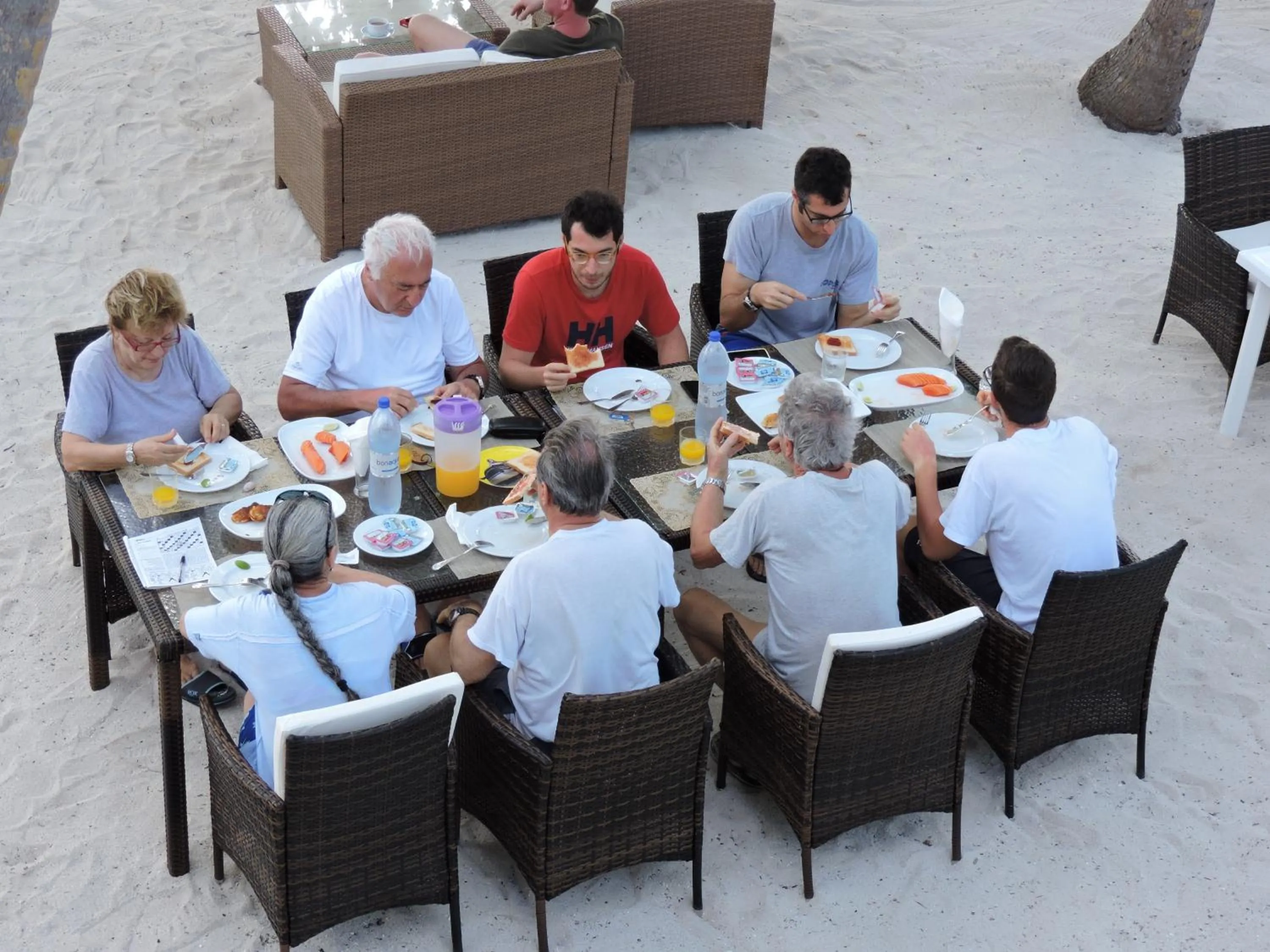 Restaurant/places to eat in Batuta Maldives Surf View