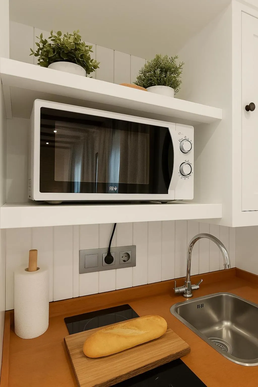 microwave in Acetres 5 Boutique