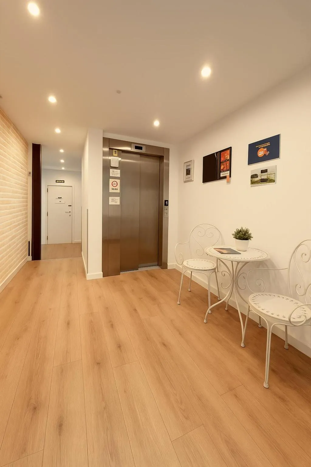 Property building in Acetres 5 Boutique