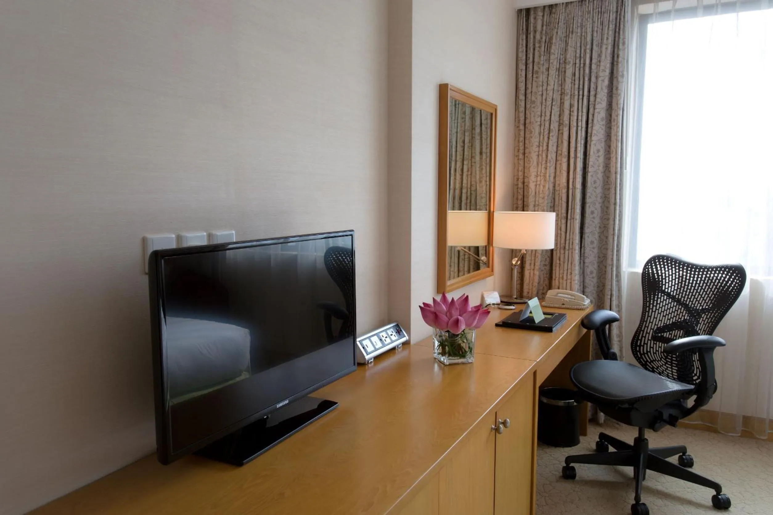 TV and multimedia in Hilton Garden Inn Hanoi