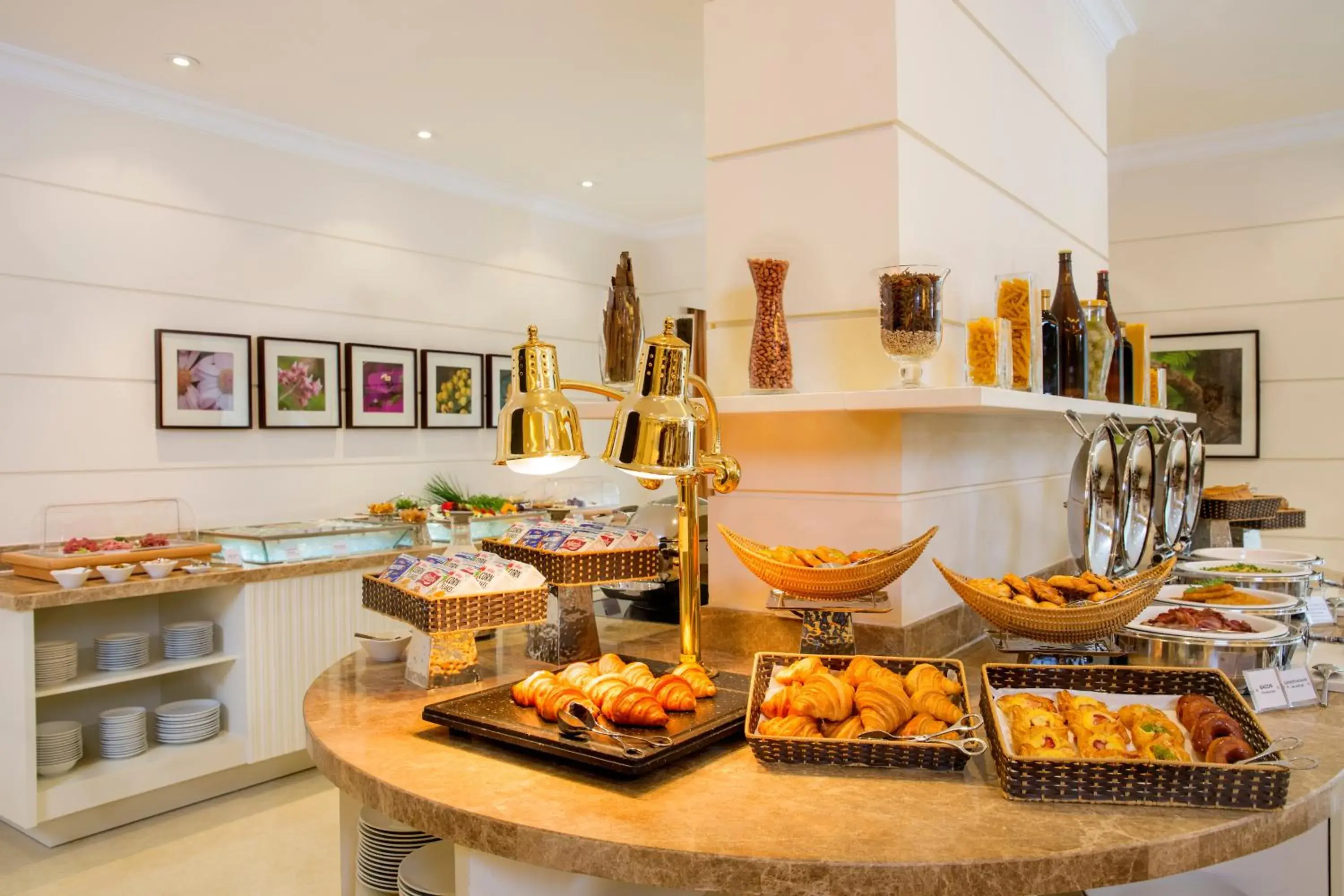 Restaurant/places to eat in Hilton Garden Inn Hanoi Restaurant/places to eat in Hilton Garden Inn Hanoi