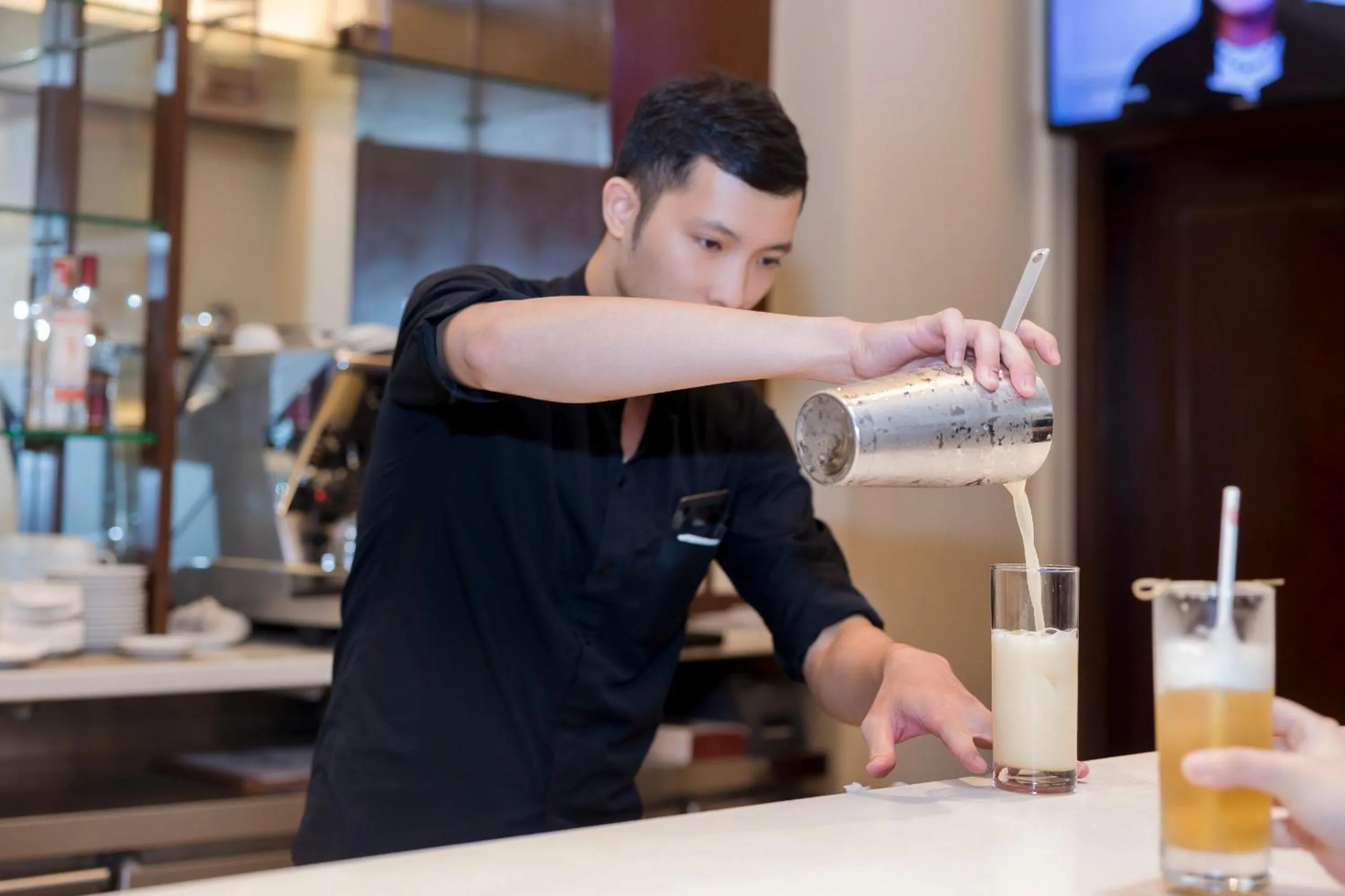 Lounge or bar in Hilton Garden Inn Hanoi