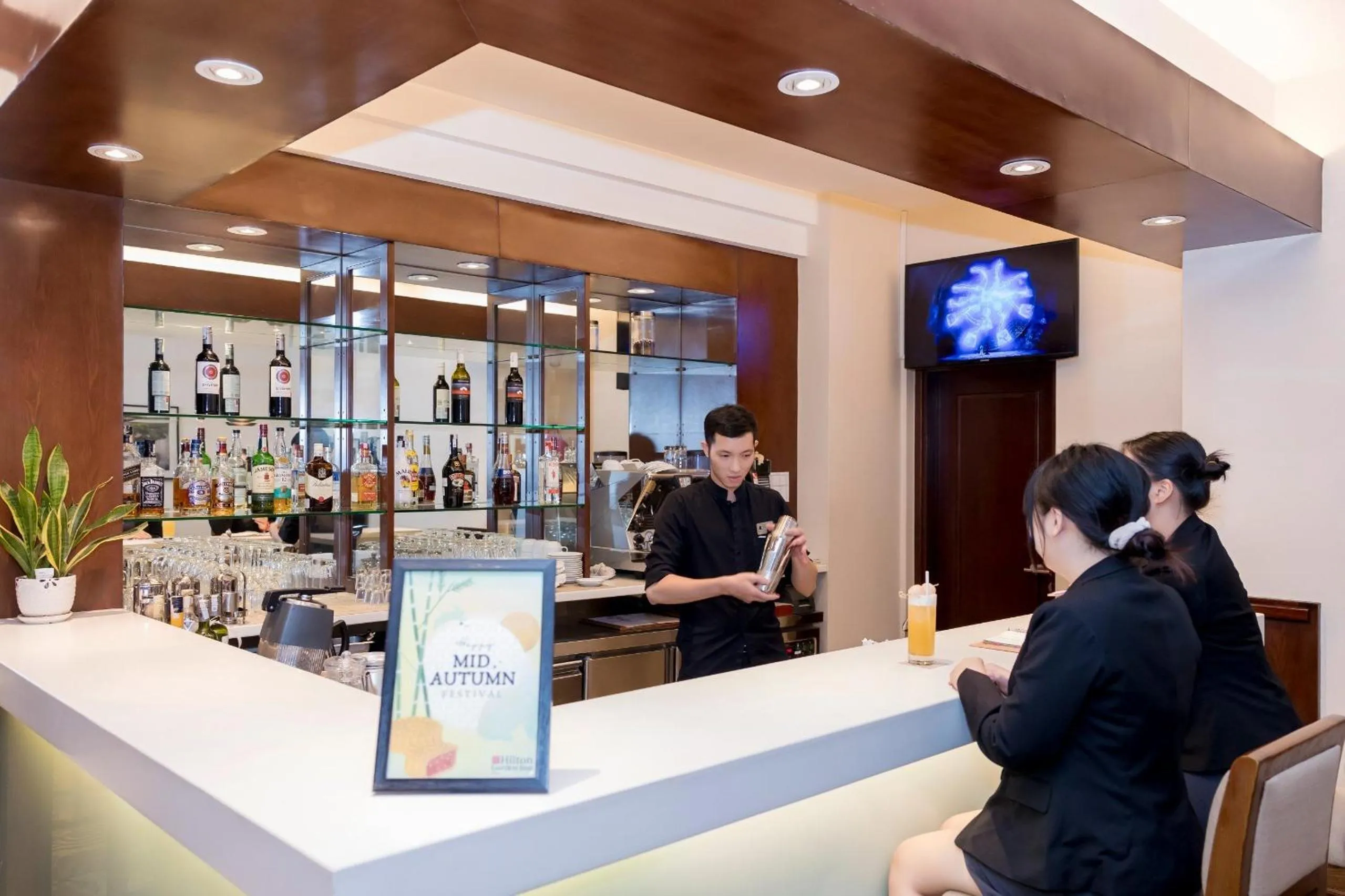 Lounge or bar in Hilton Garden Inn Hanoi