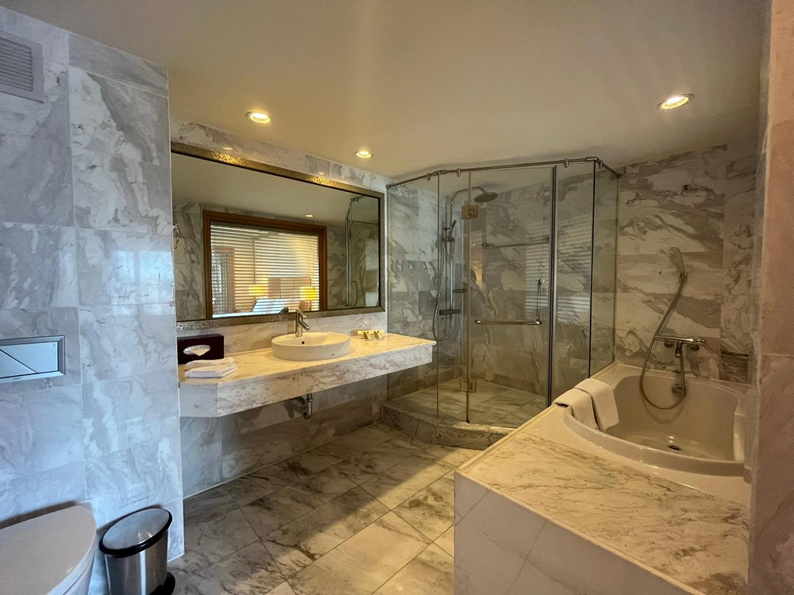 Shower in Hilton Garden Inn Hanoi