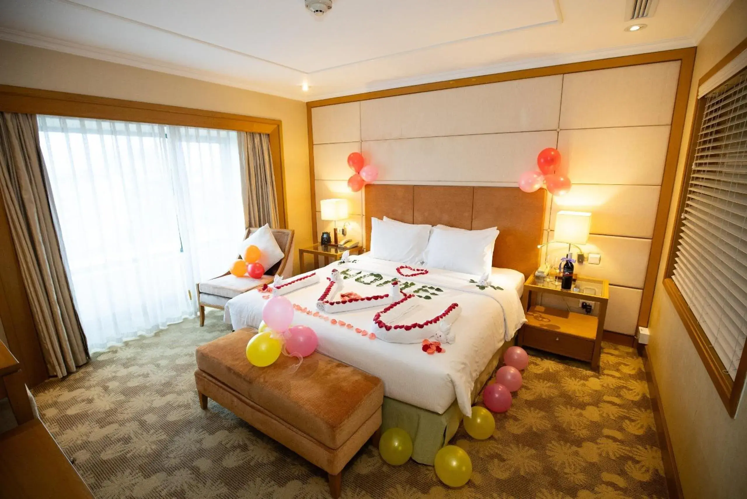 One-Bedroom Suite with Balcony in Hilton Garden Inn Hanoi One-Bedroom Suite with Balcony in Hilton Garden Inn Hanoi