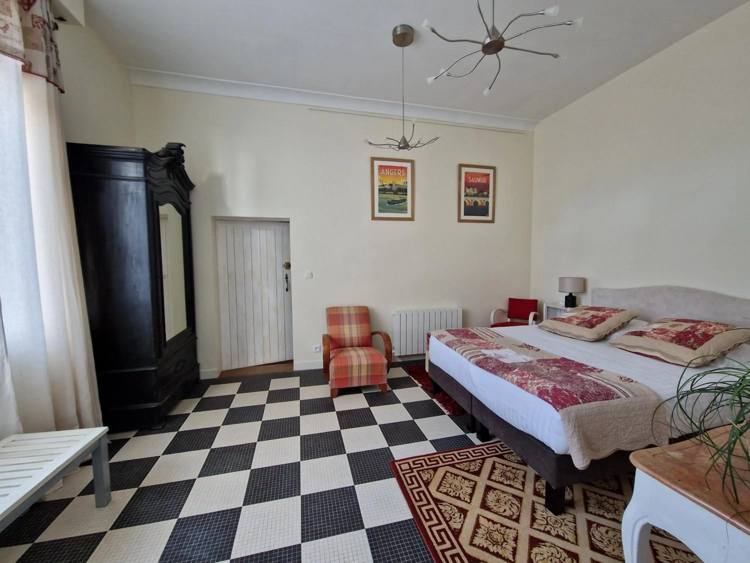 Photo of the whole room, Bed in Domaine de l'Oie Rouge