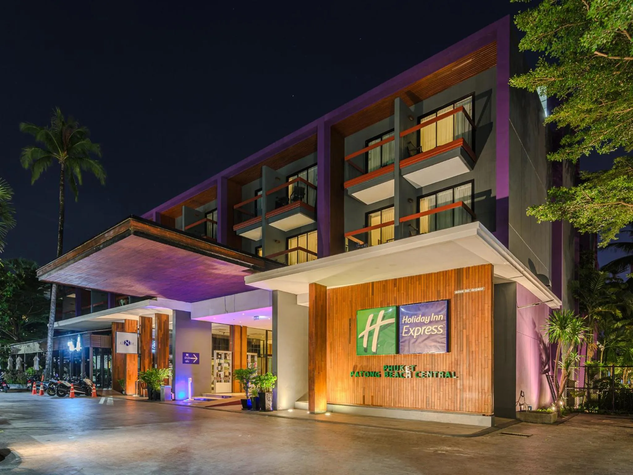 Facade/entrance in Holiday Inn Express Phuket Patong Beach Central by IHG