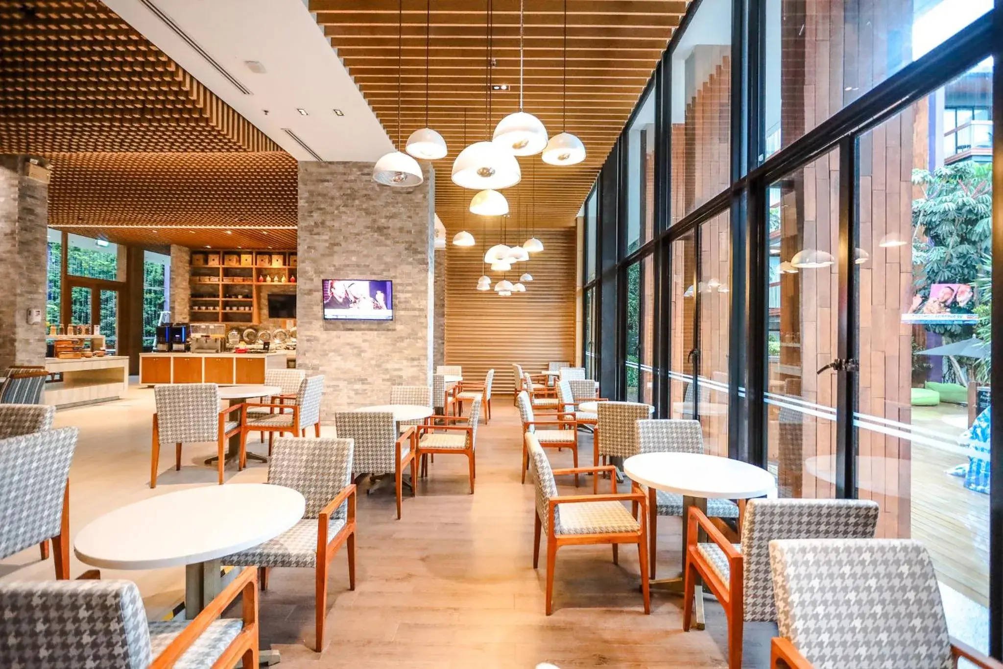 Restaurant/places to eat in Holiday Inn Express Phuket Patong Beach Central by IHG Restaurant/places to eat in Holiday Inn Express Phuket Patong Beach Central by IHG