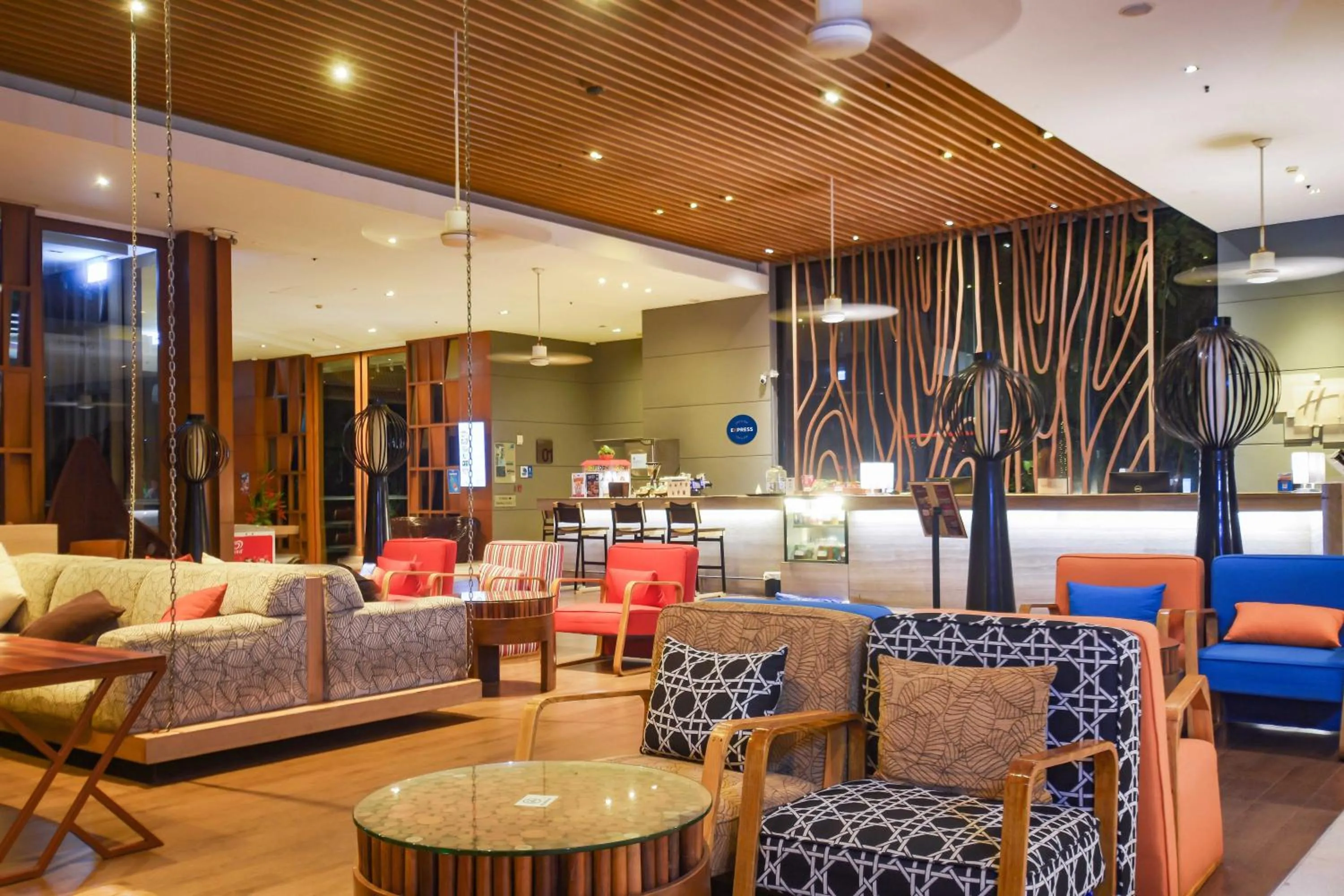 Lobby or reception in Holiday Inn Express Phuket Patong Beach Central by IHG