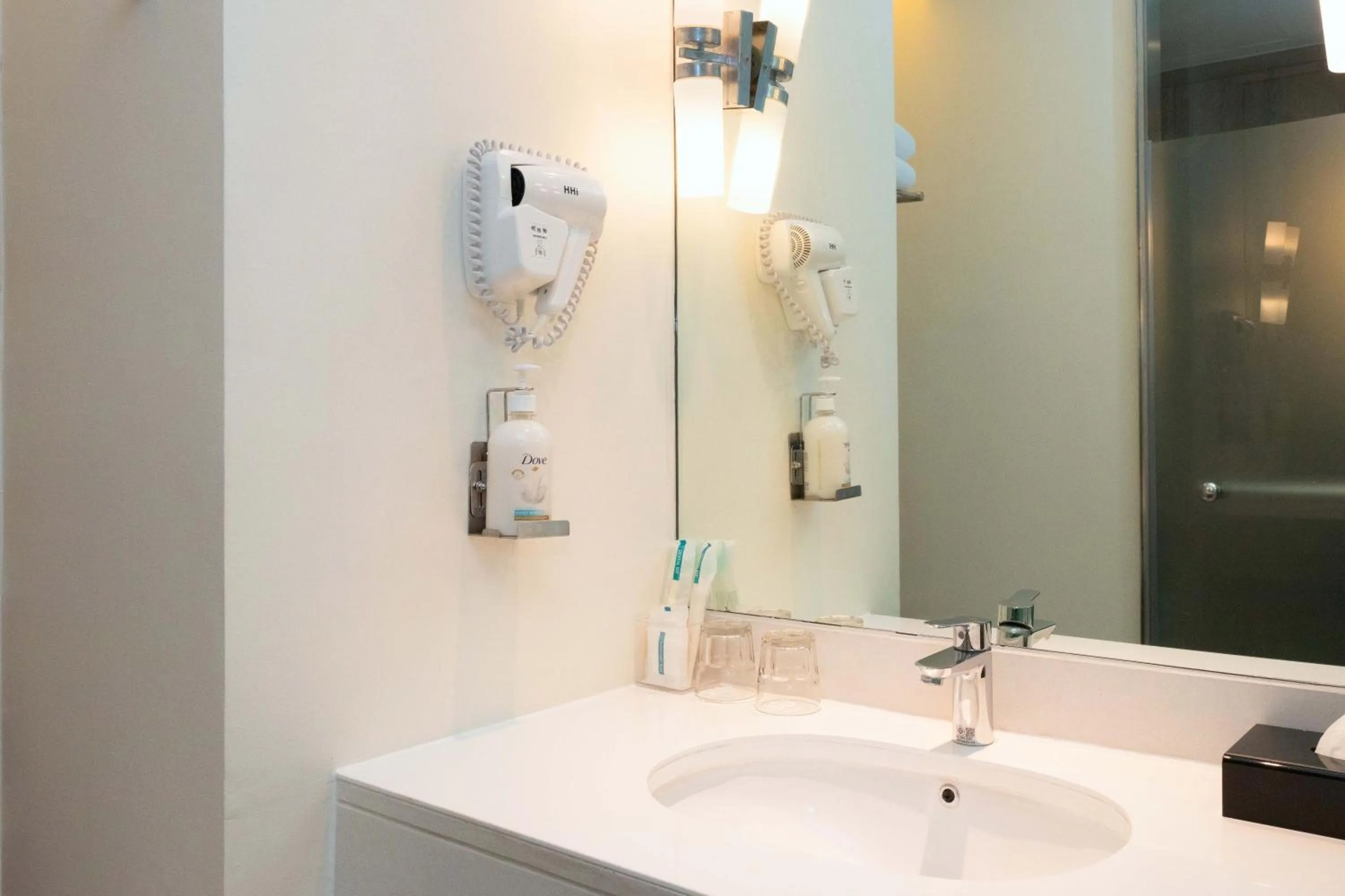 Bathroom in Holiday Inn Express Phuket Patong Beach Central by IHG