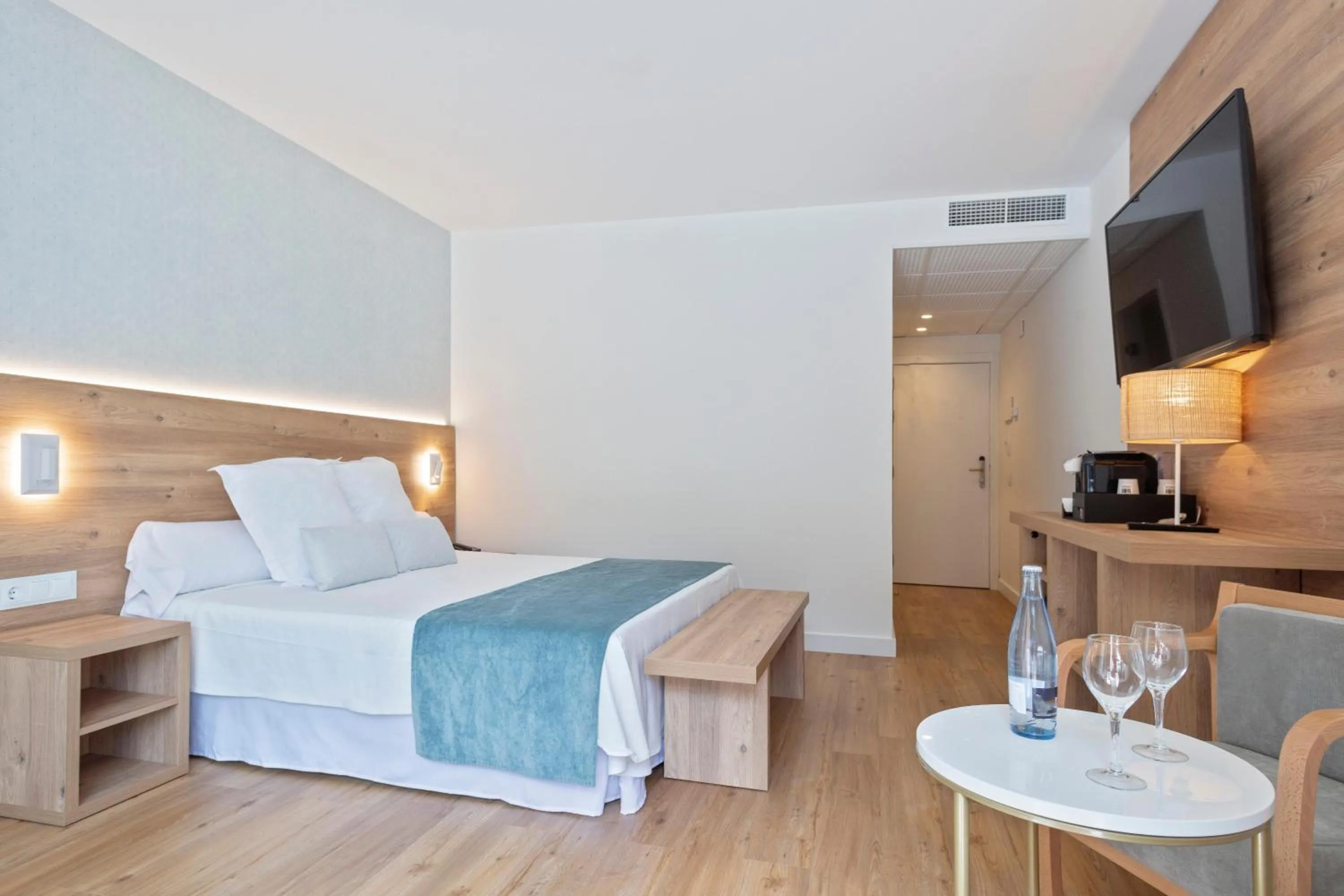 Photo of the whole room, Bed in Hotel Best Terramarina