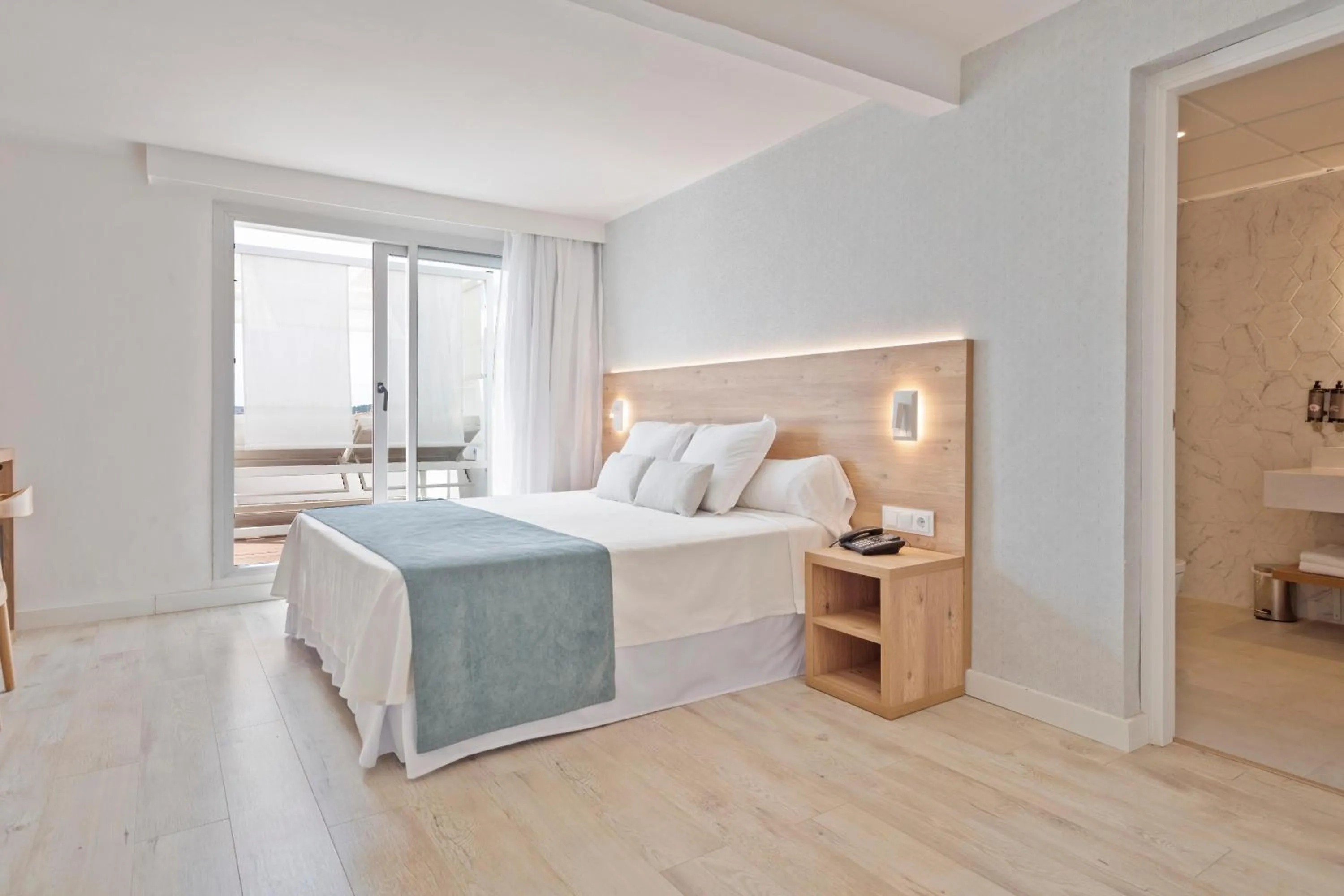 Photo of the whole room, Bed in Hotel Best Terramarina