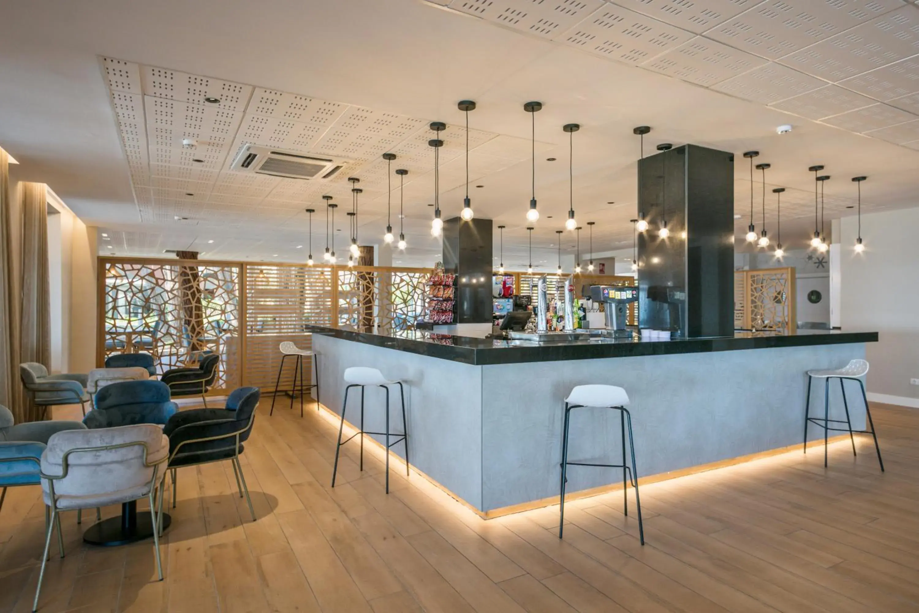 Lounge or bar in Hotel Best Terramarina Lounge or bar in Hotel Best Terramarina