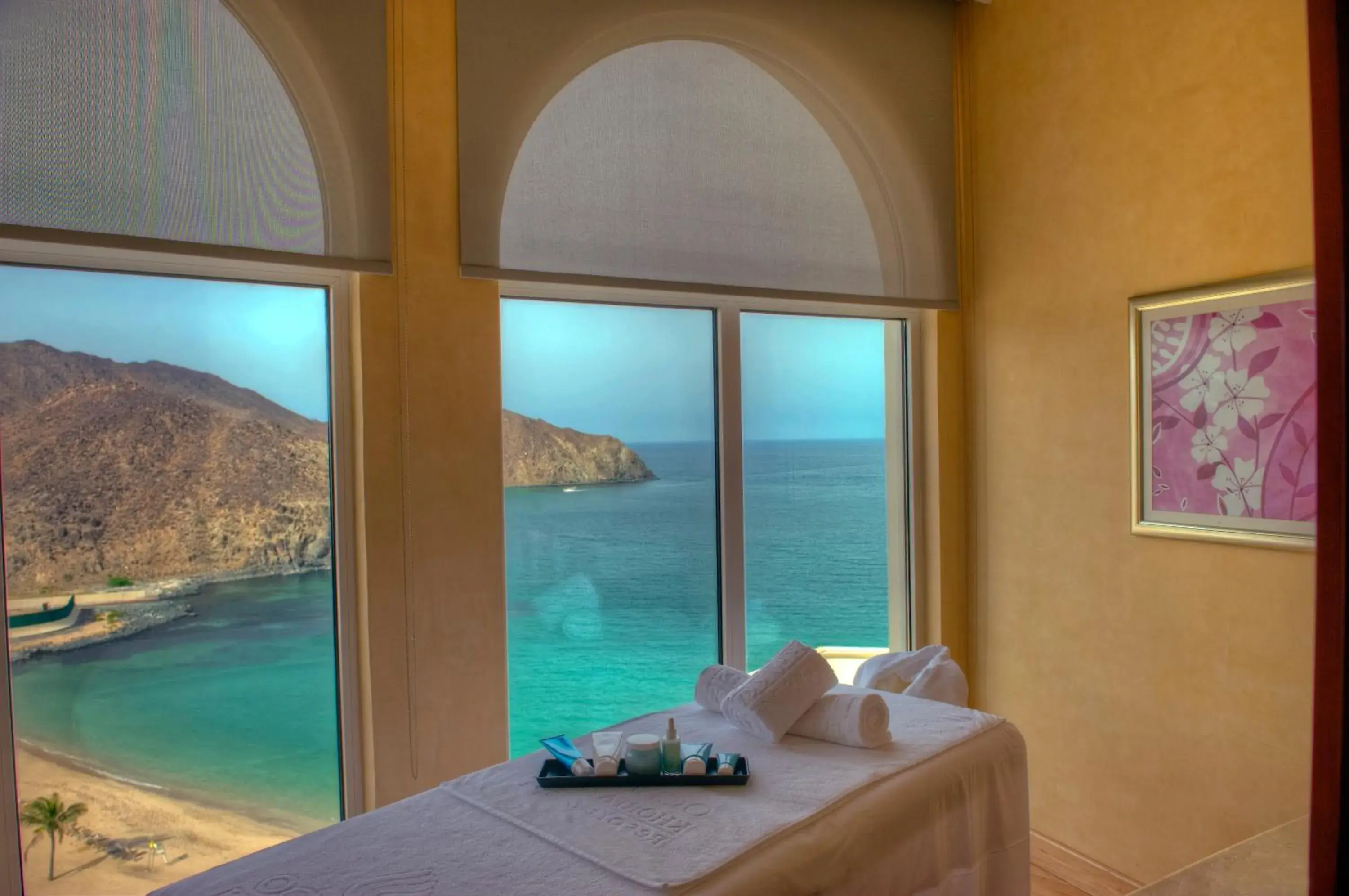 Spa and wellness centre/facilities, Bed in Oceanic Khorfakkan Resort & Spa Spa and wellness centre/facilities, Bed in Oceanic Khorfakkan Resort & Spa