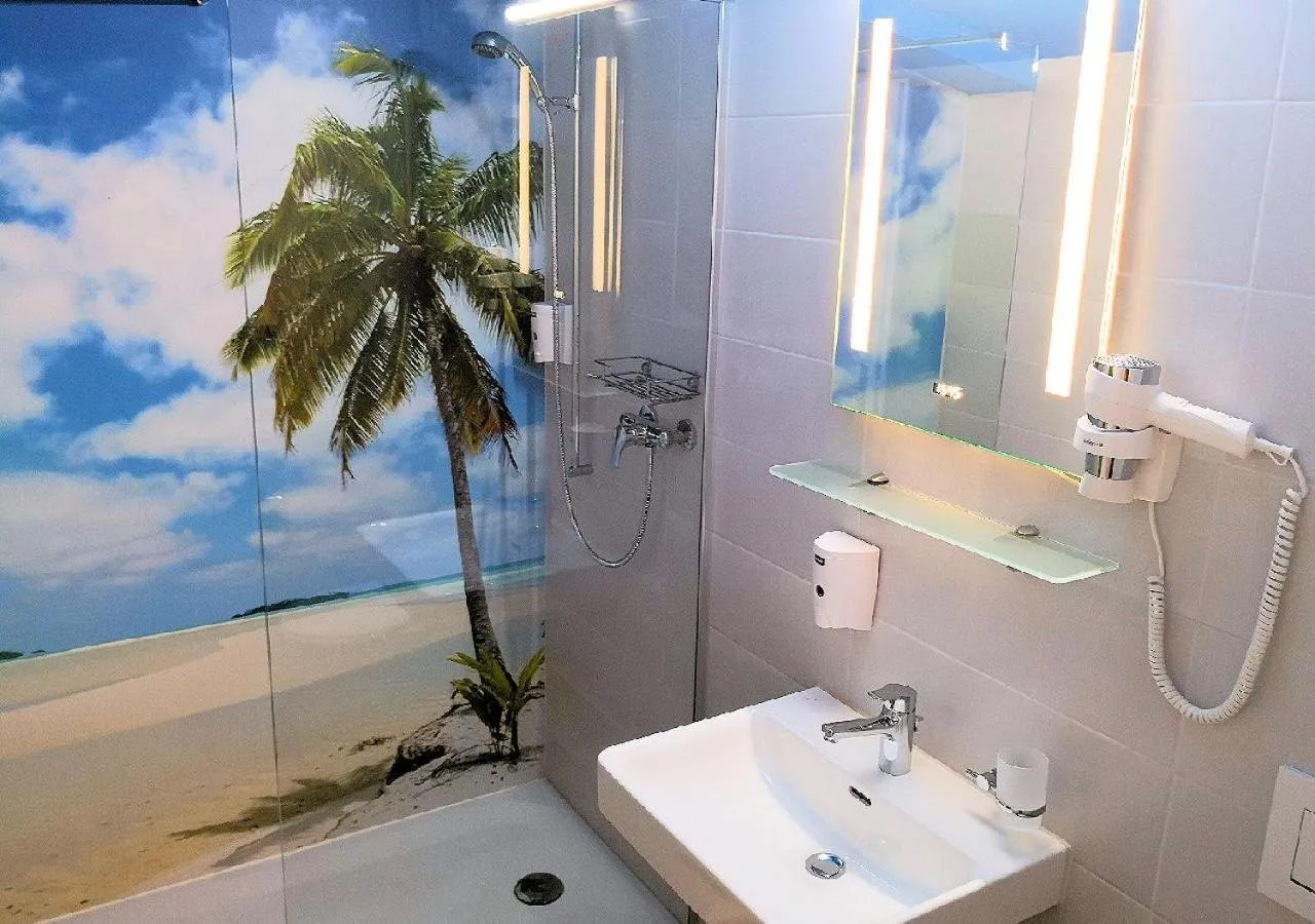 Shower in BeachIN - Sport, Events, Hotel, Restaurant, Bar