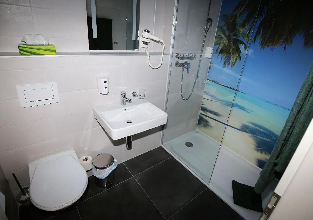 Shower in BeachIN - Sport, Events, Hotel, Restaurant, Bar