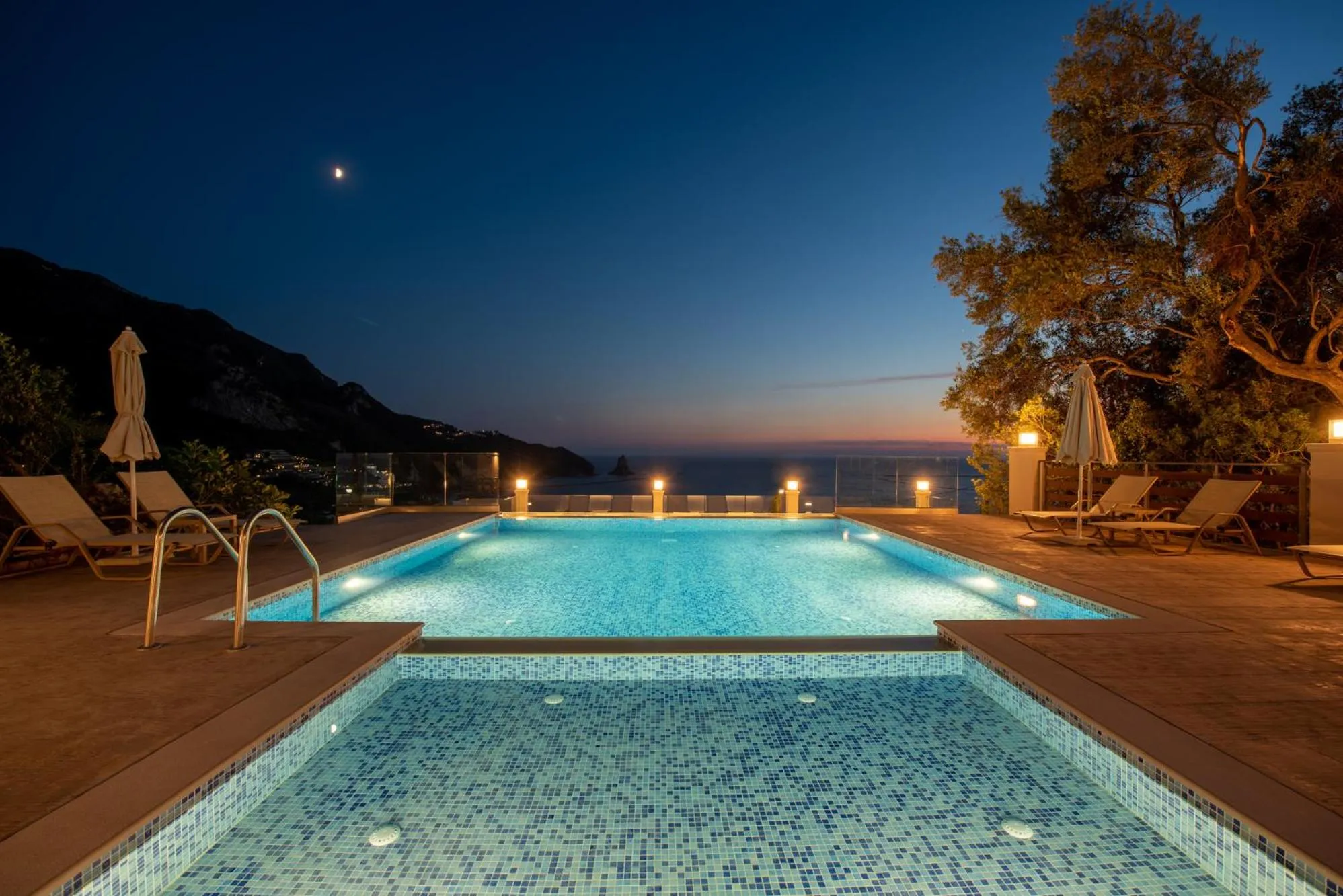 Swimming pool in Mazis Apartments