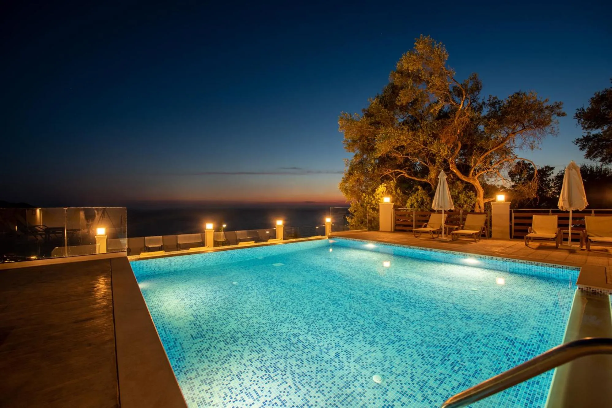 Swimming pool in Mazis Apartments