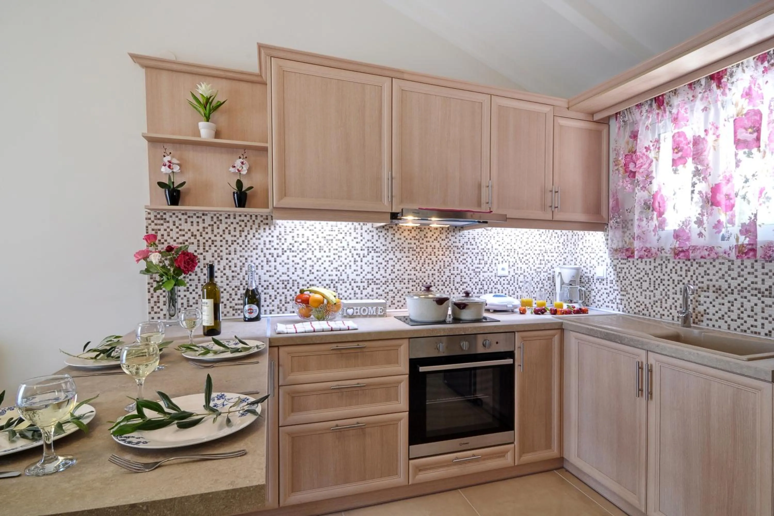 Kitchen or kitchenette in Mazis Apartments