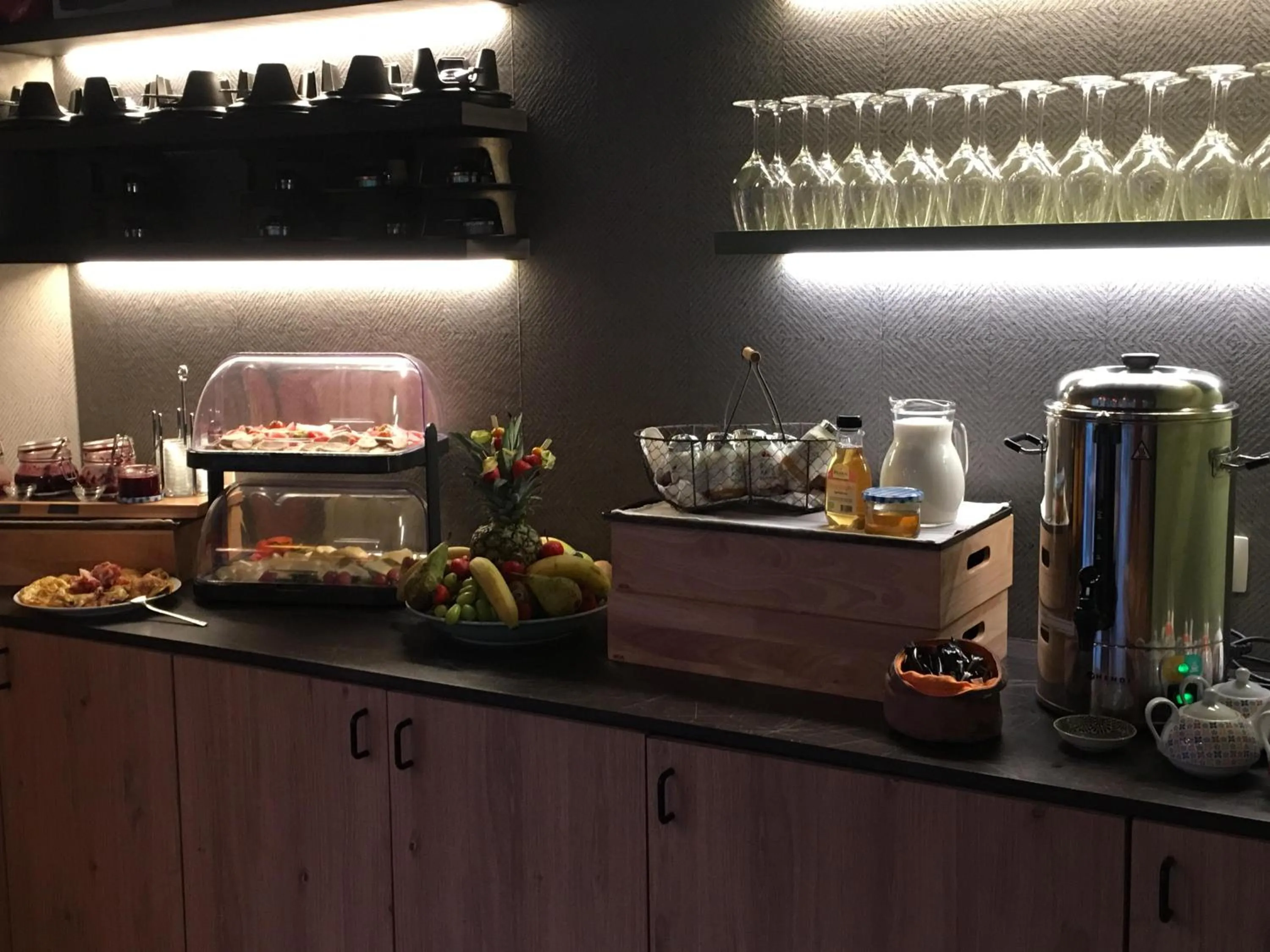 Breakfast in La Libellule