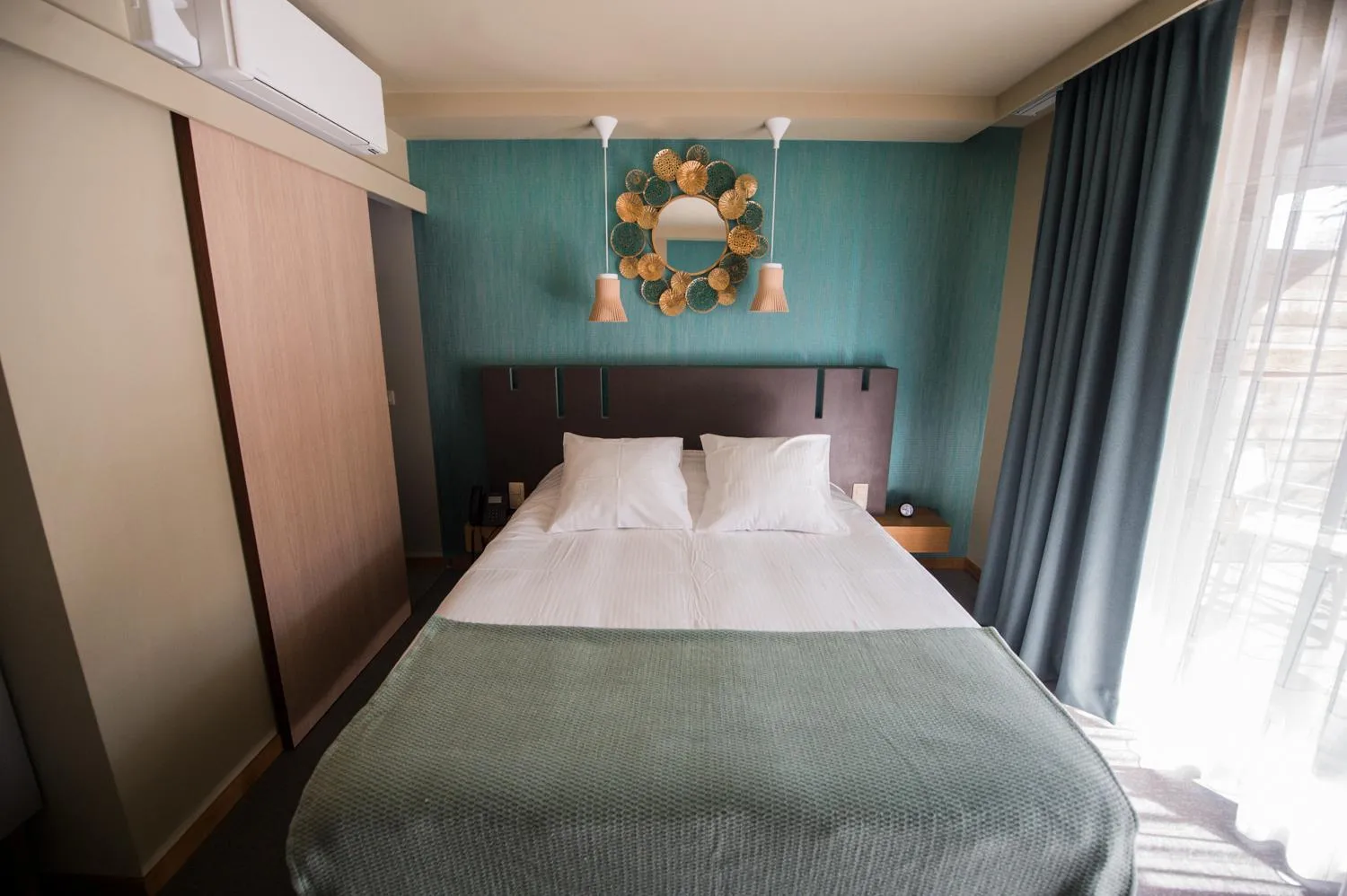 Photo of the whole room, Bed in La Libellule