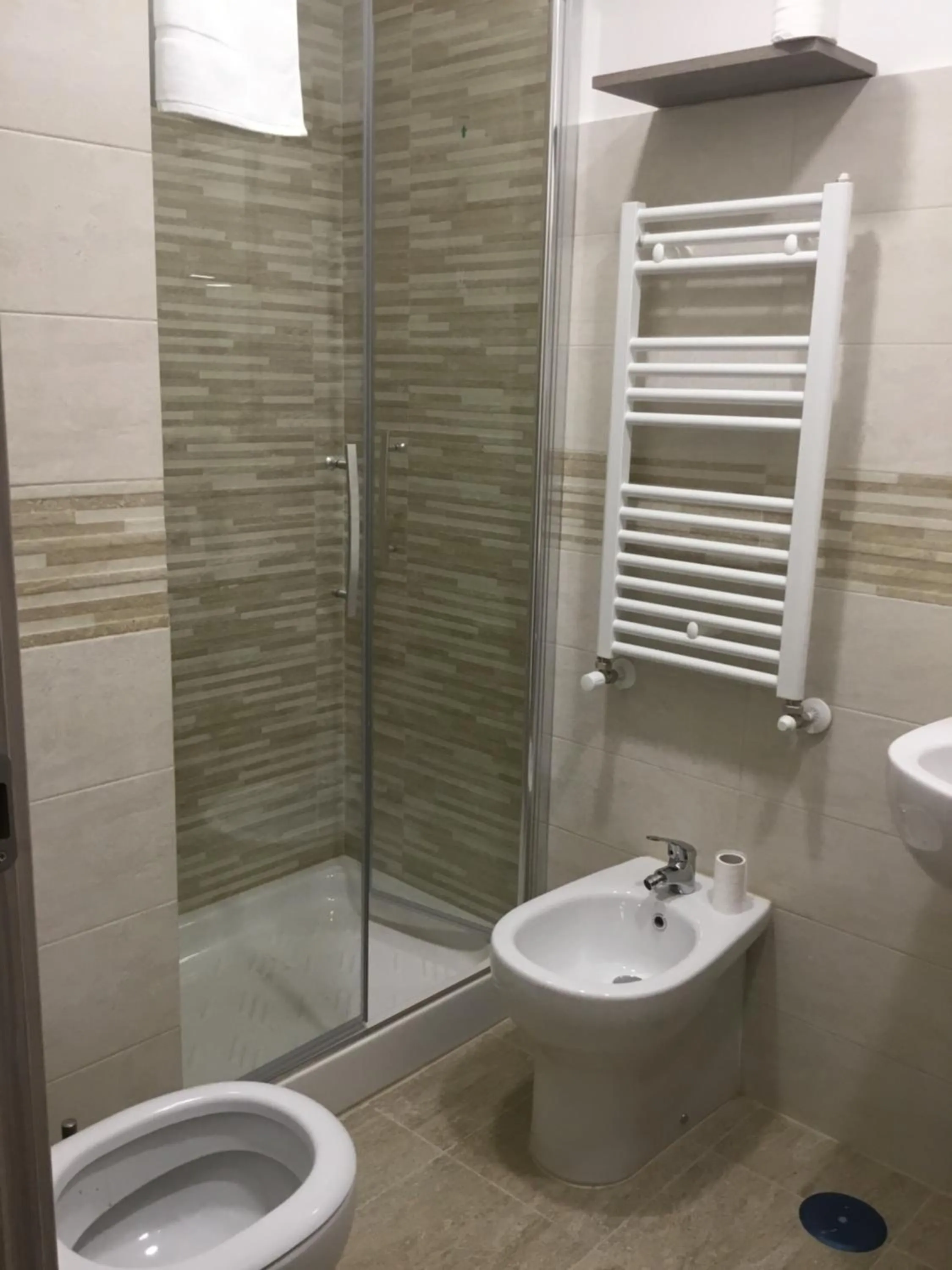 Shower in Duca di Cavour