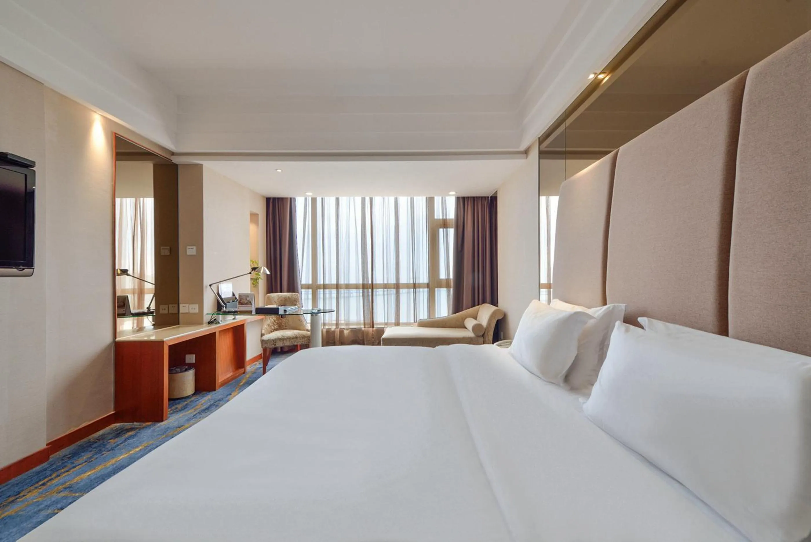 Bedroom, Bed in Bayshore Hotel Dalian