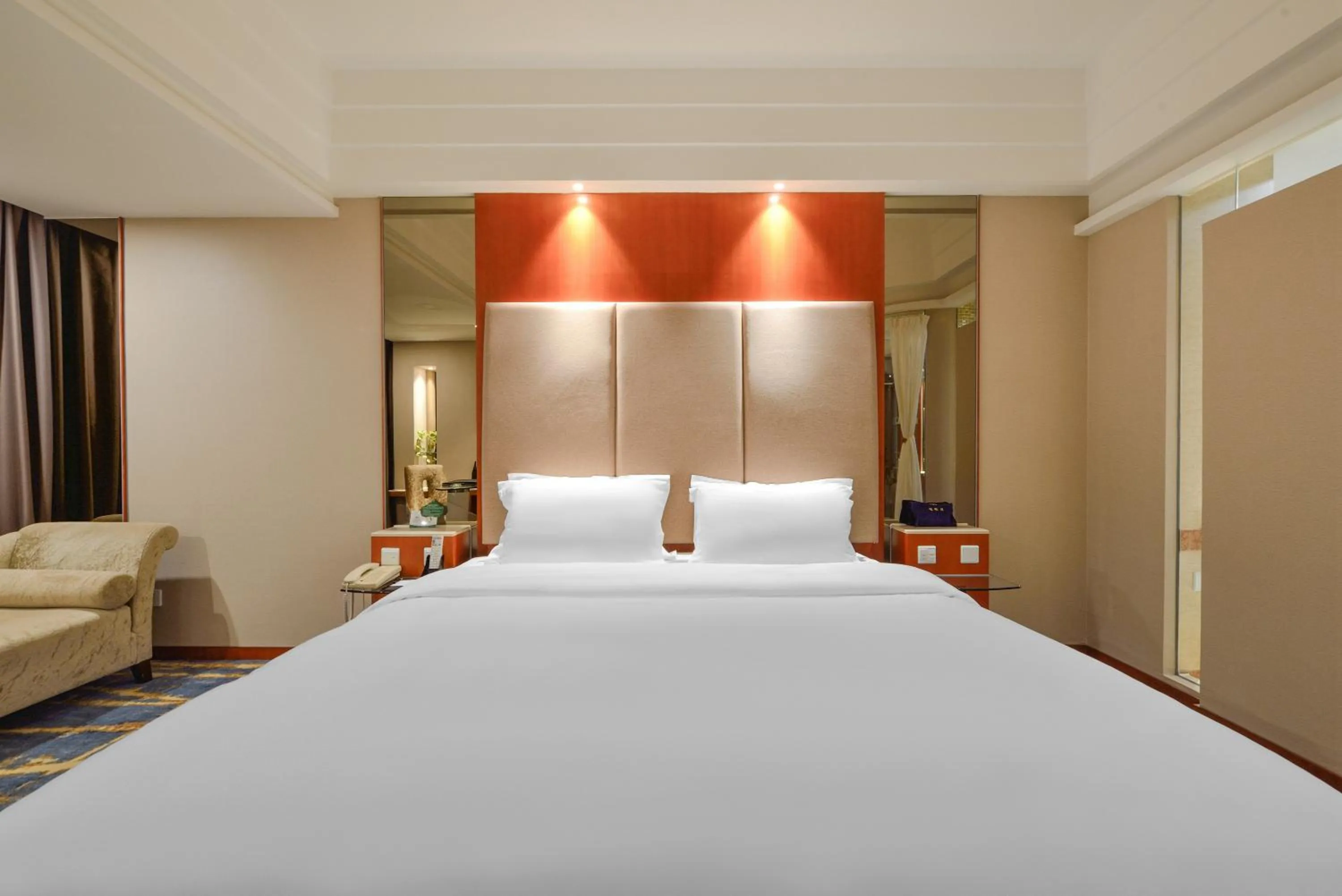 Bed in Bayshore Hotel Dalian