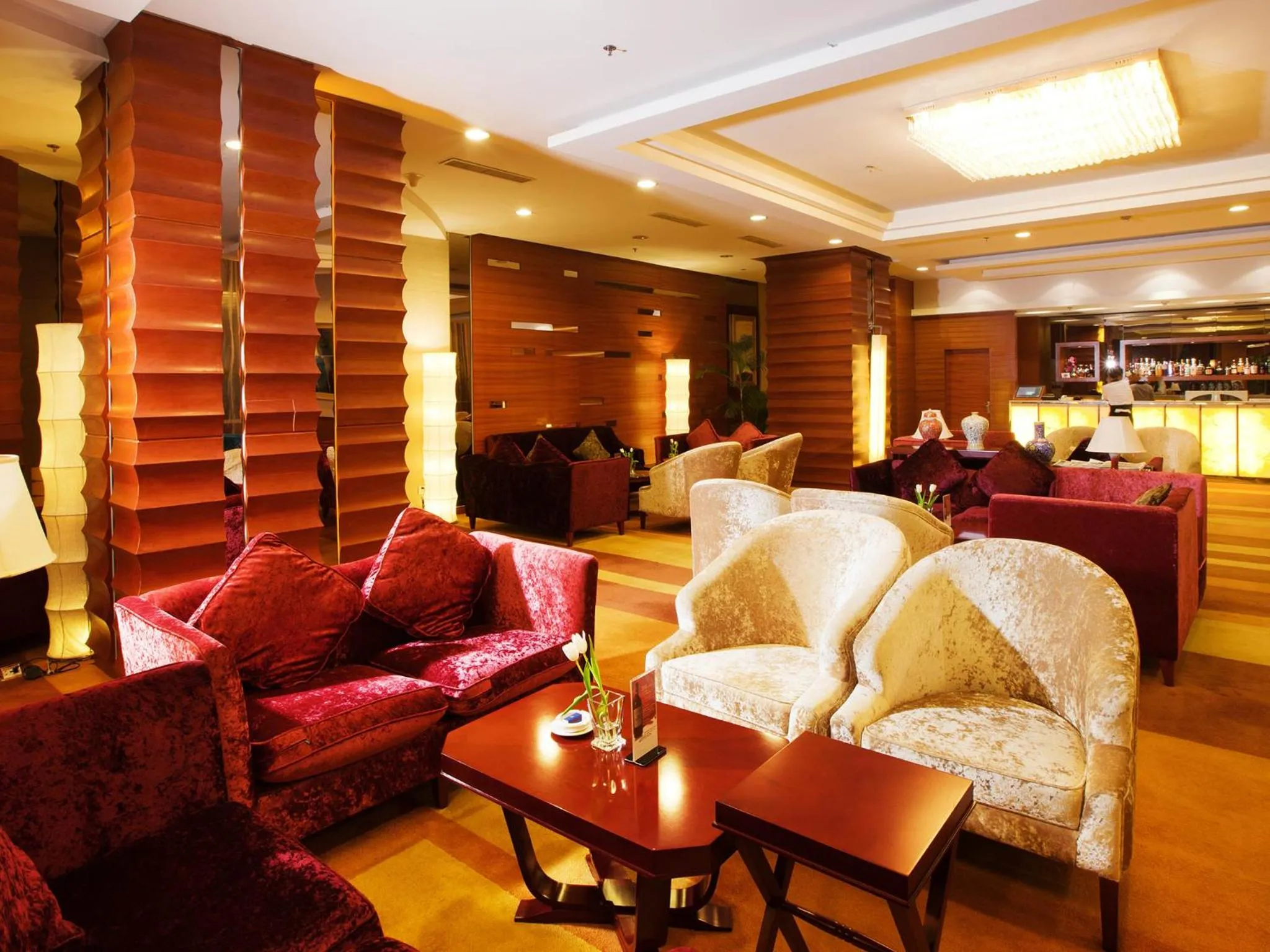 Lounge or bar in Bayshore Hotel Dalian