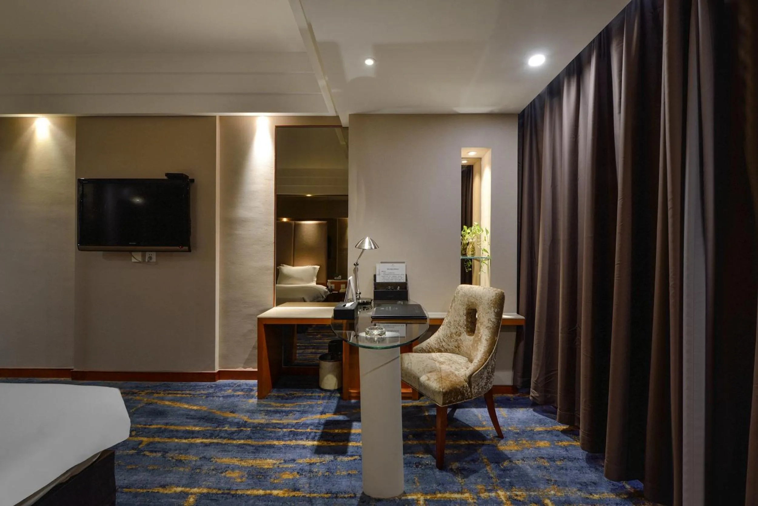 Seating area in Bayshore Hotel Dalian