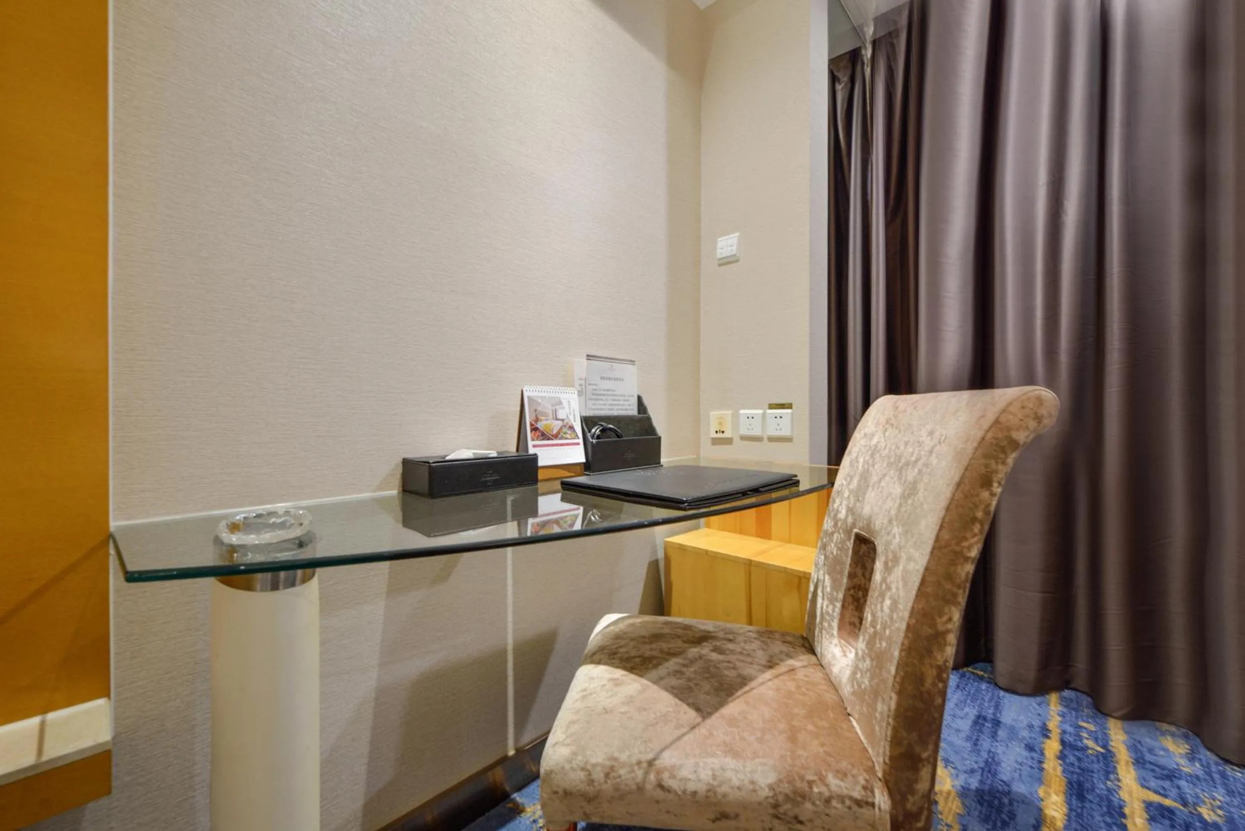 Seating area in Bayshore Hotel Dalian