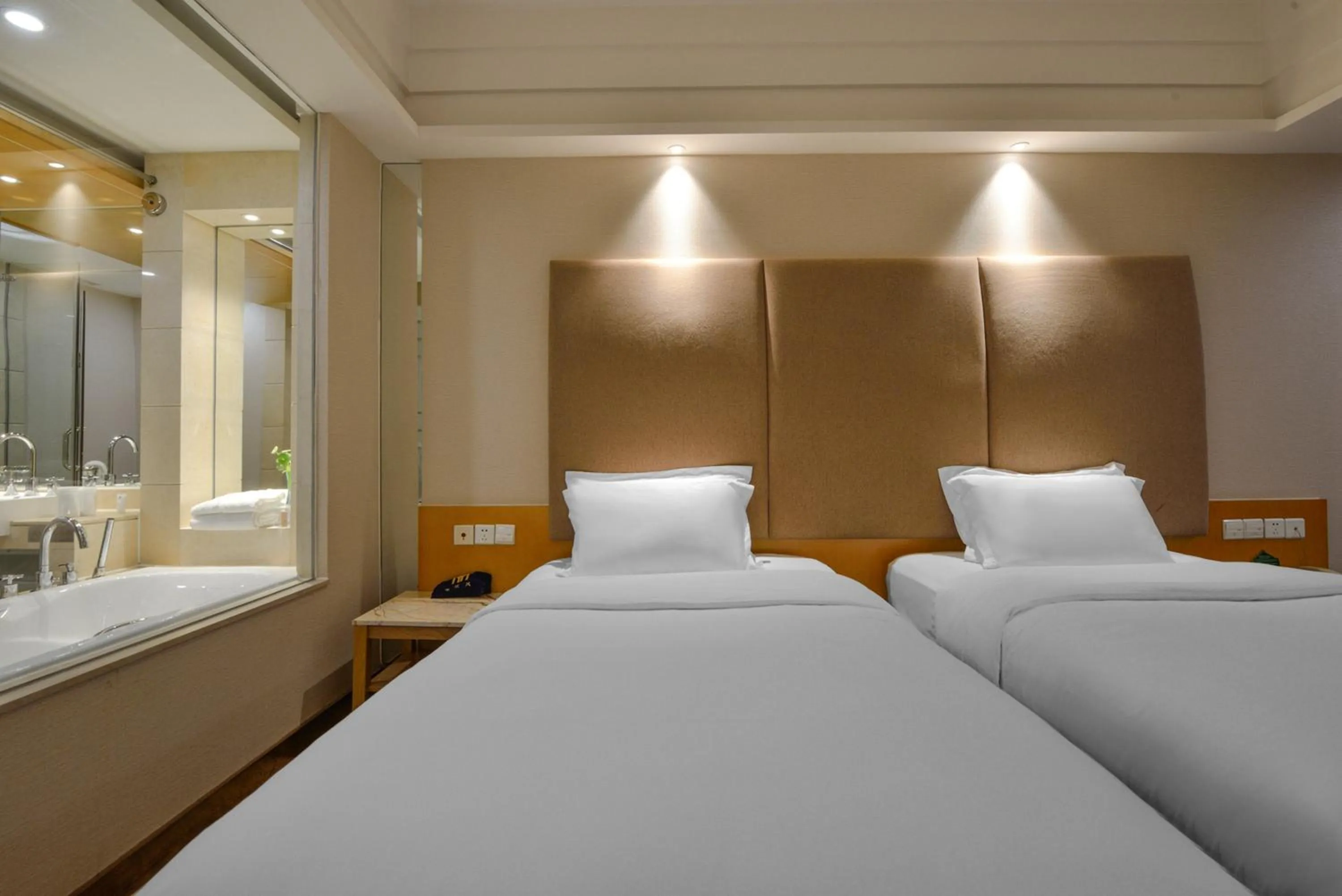 Bed in Bayshore Hotel Dalian