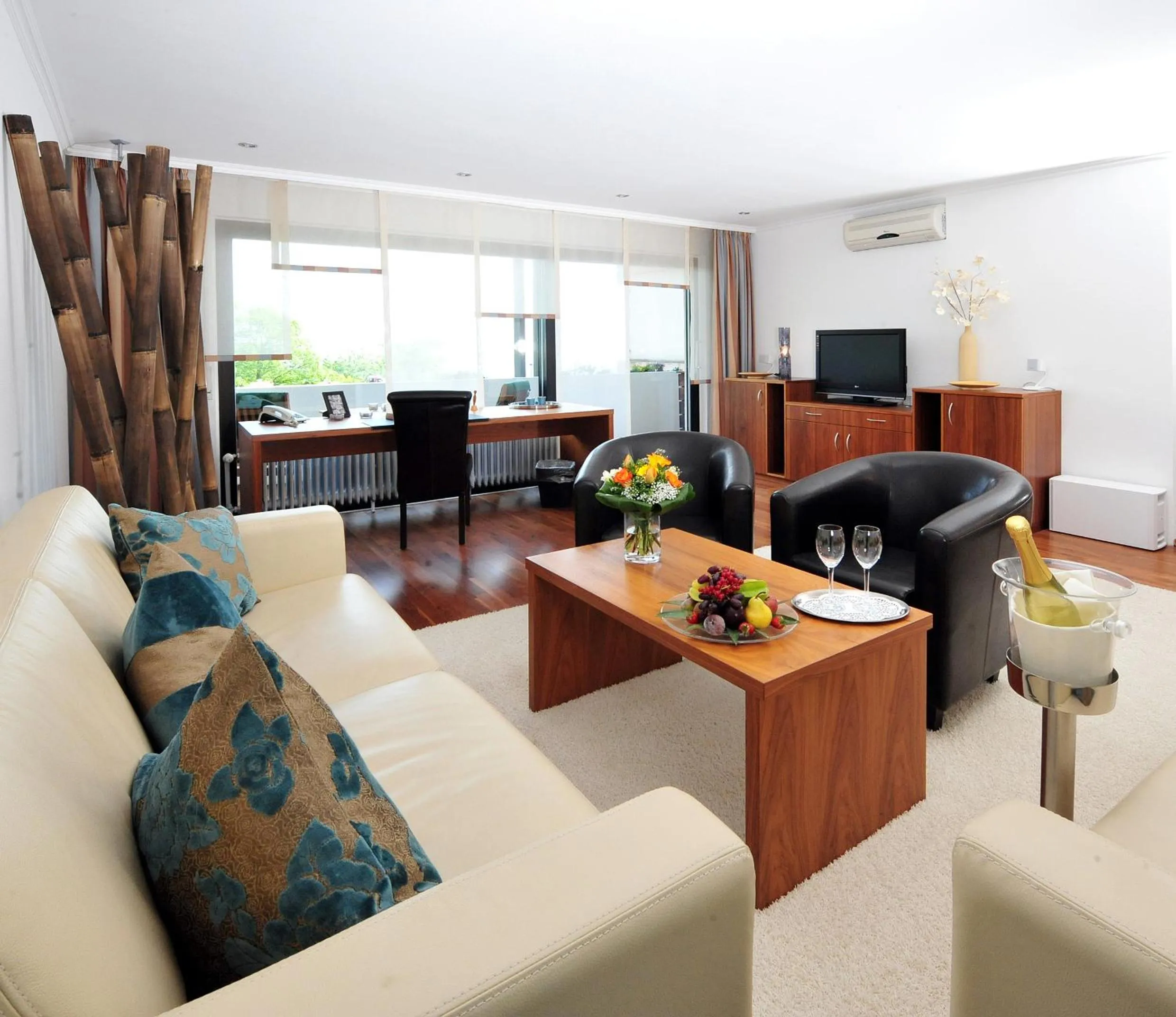 Day in Arens Hotel 327mNN