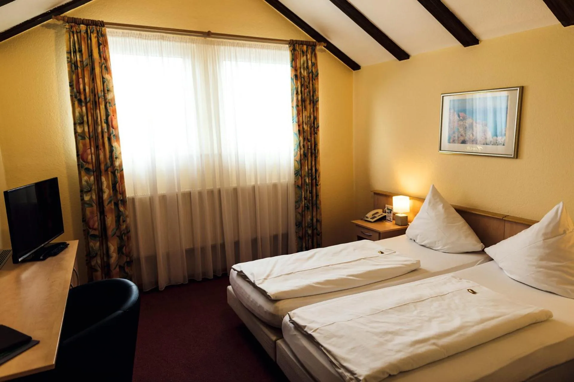 Photo of the whole room, Bed in Arens Hotel 327mNN