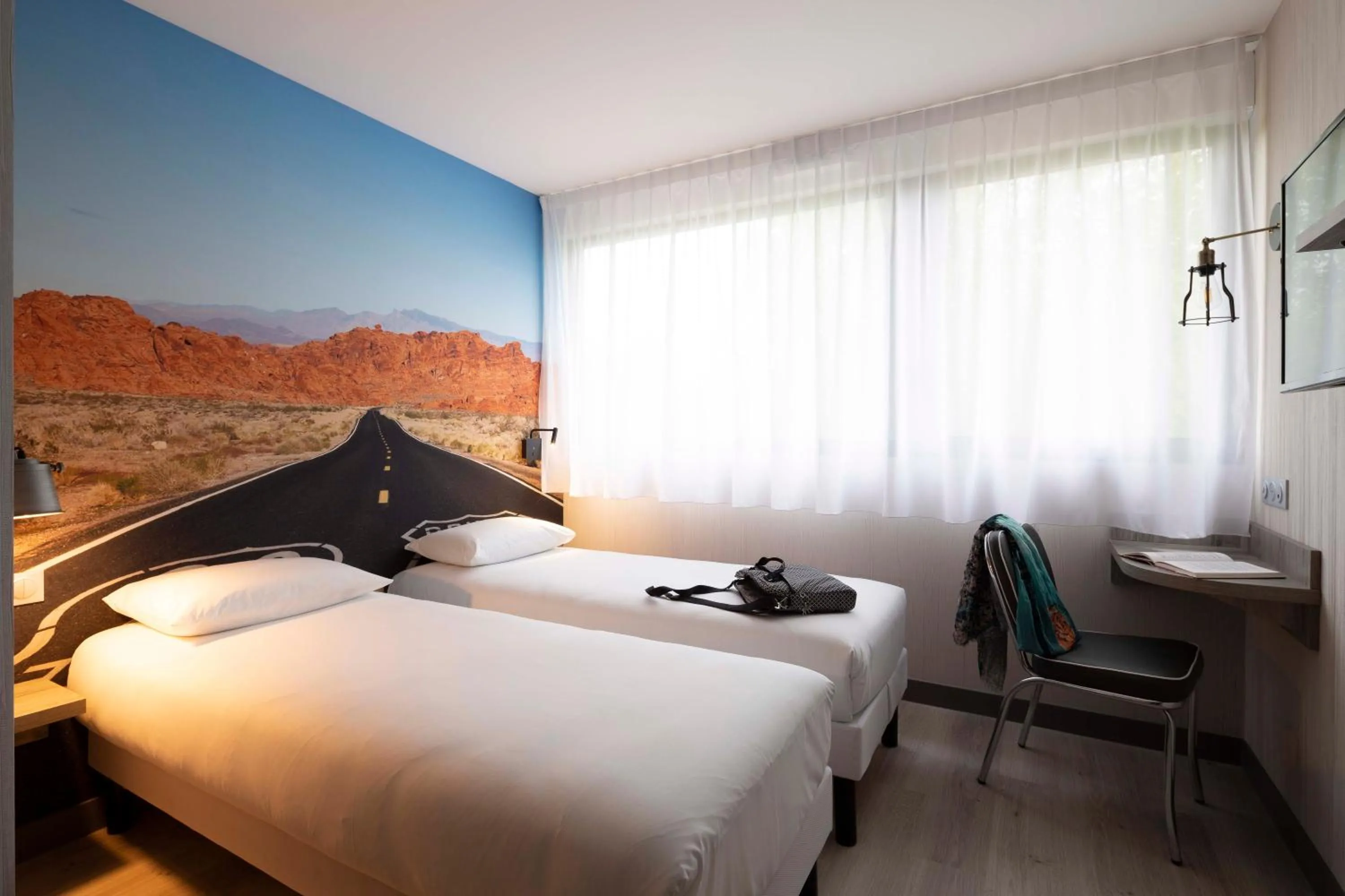 Photo of the whole room, Bed in Break Hôtel