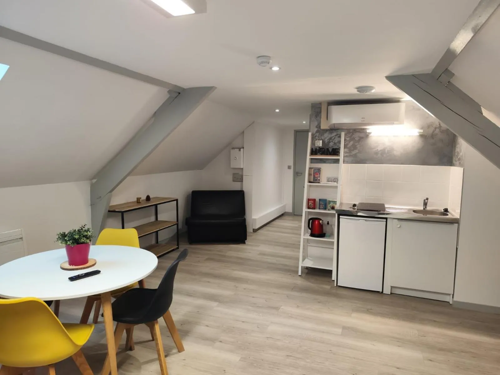 Kitchen or kitchenette in Break Hôtel