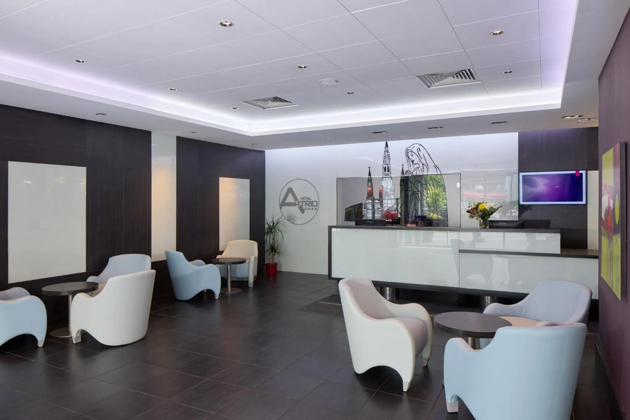 Lobby or reception in Hôtel Astrid