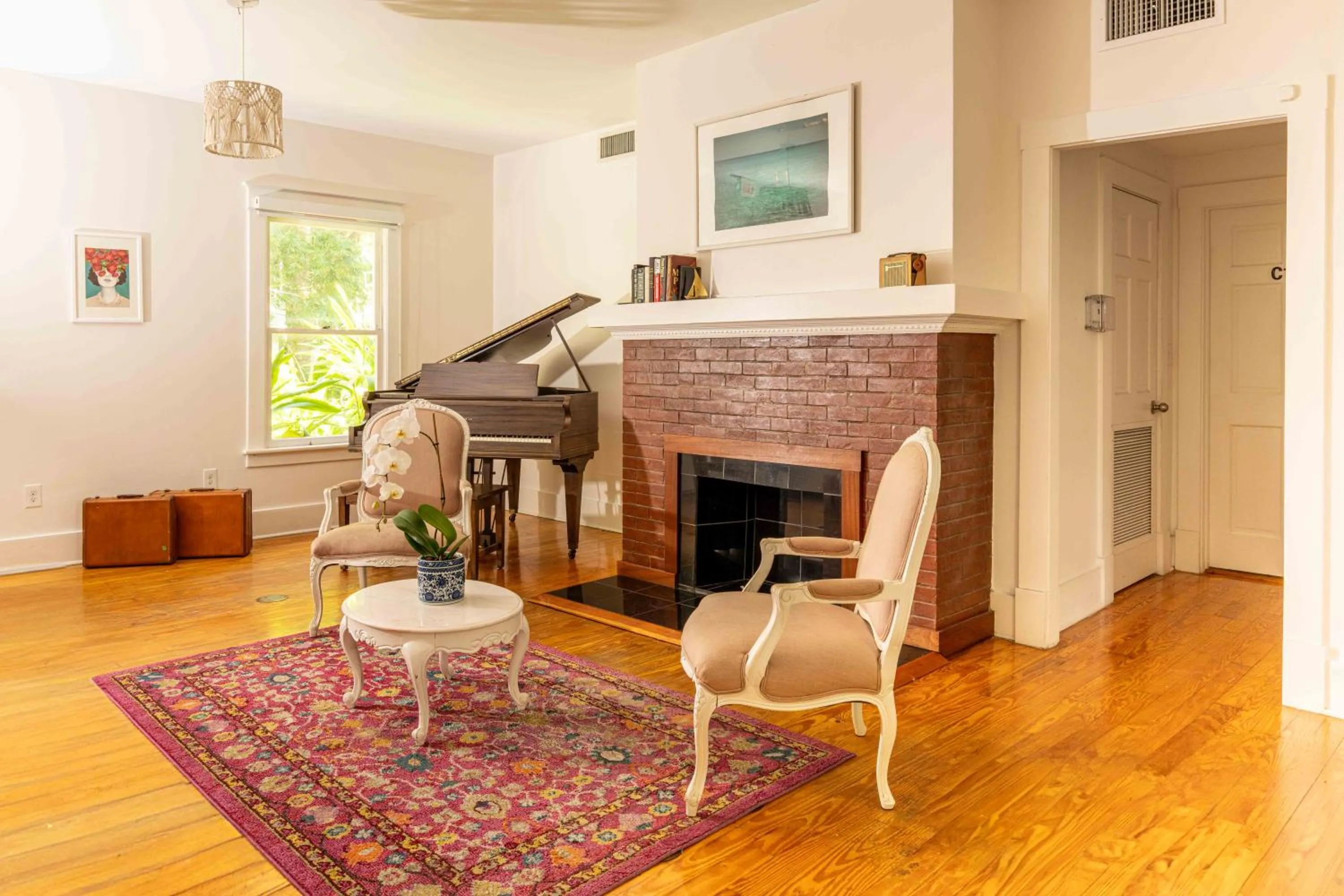 Day in Miami River Inn by Renzzi