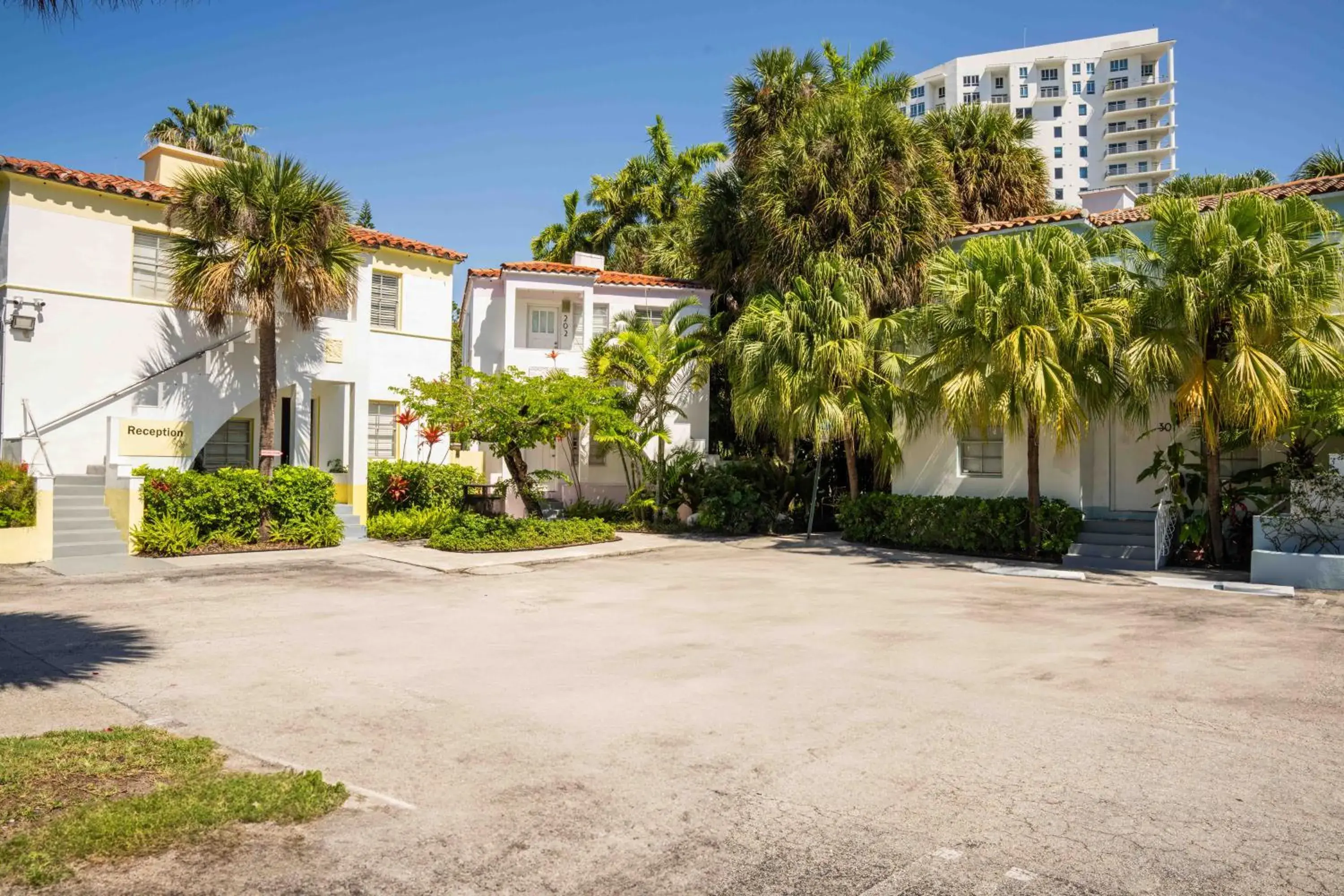 Facade/entrance in Miami River Inn by Renzzi Facade/entrance in Miami River Inn by Renzzi