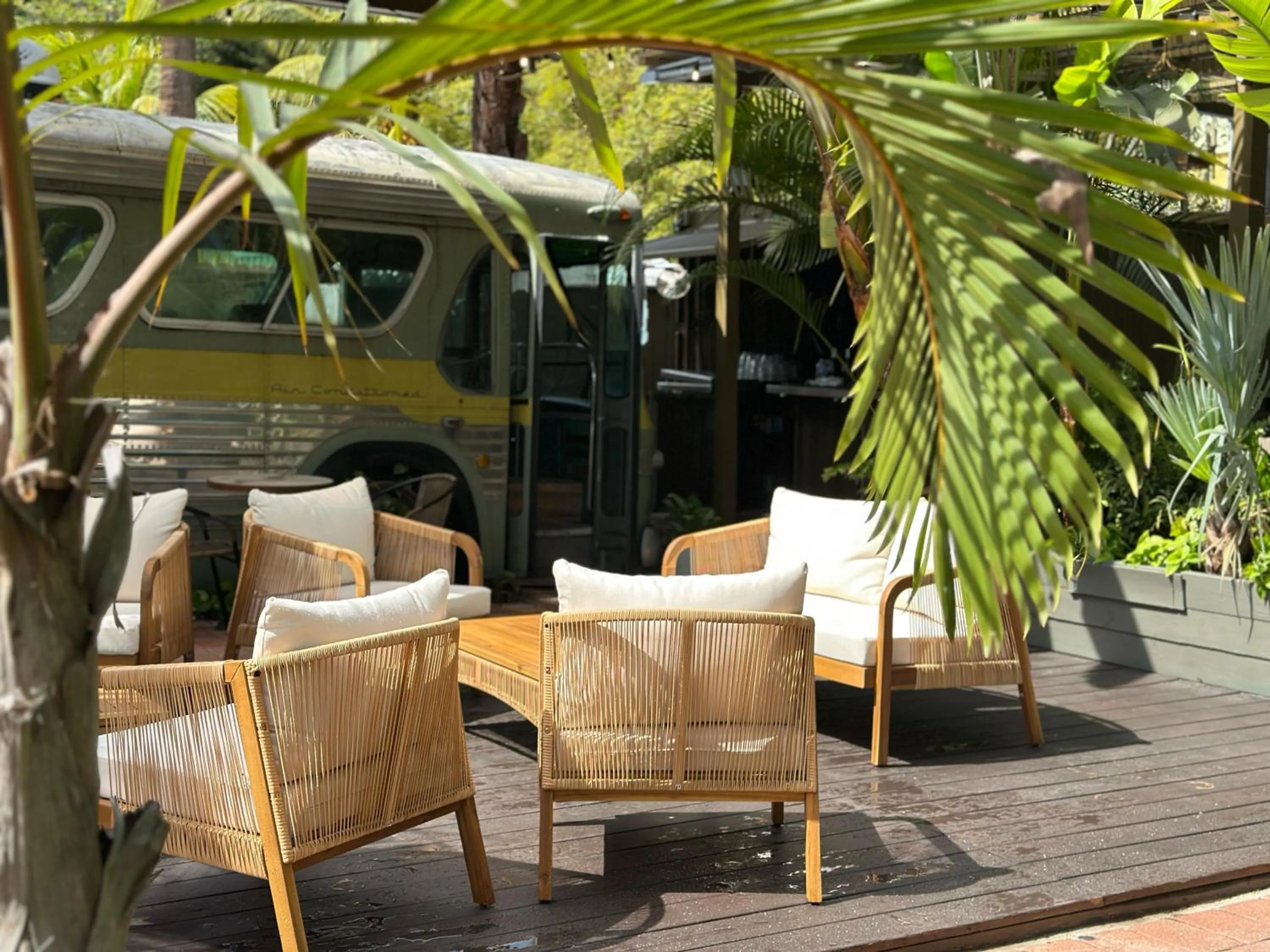 Property building in Miami River Inn by Renzzi