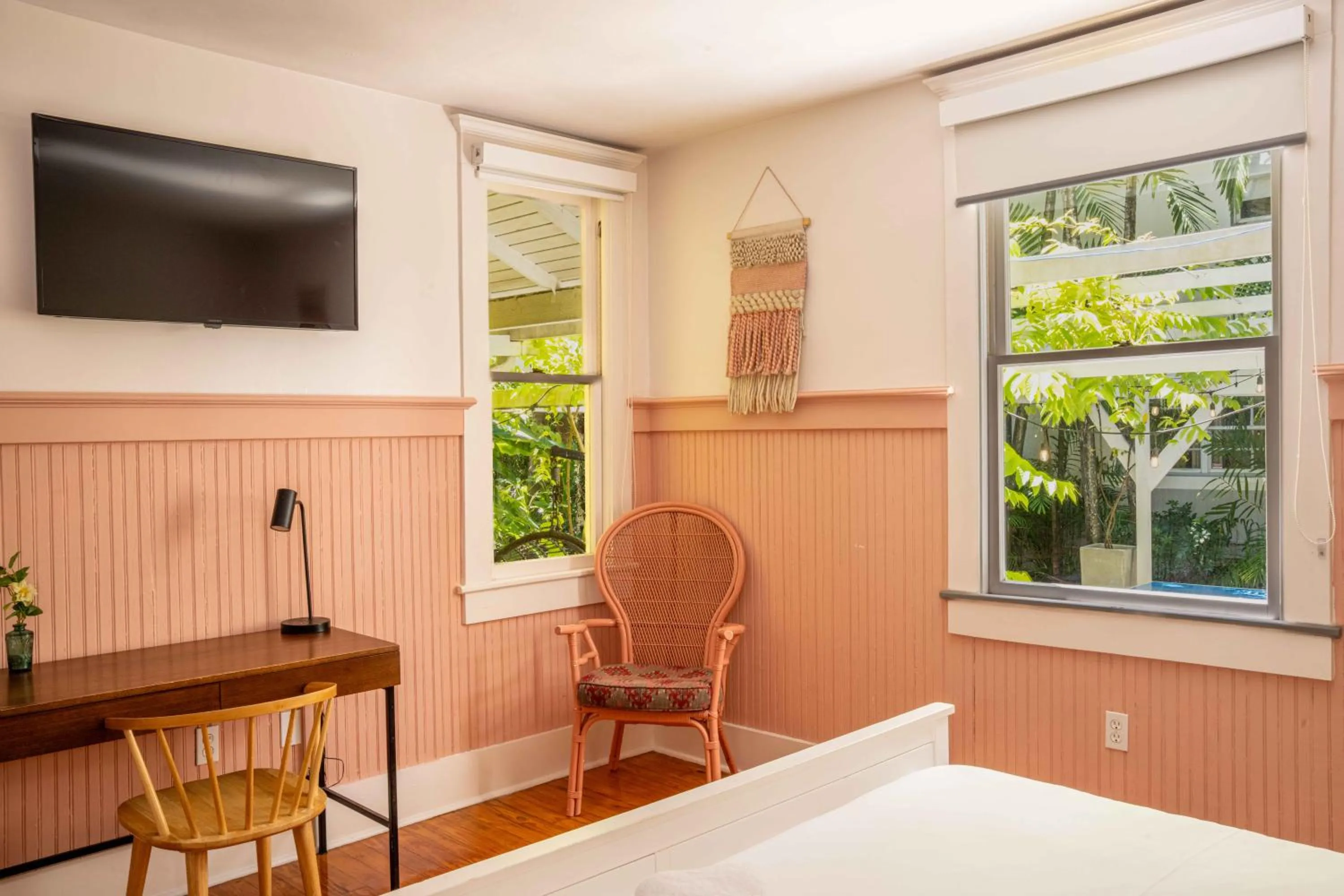 Day in Miami River Inn by Renzzi