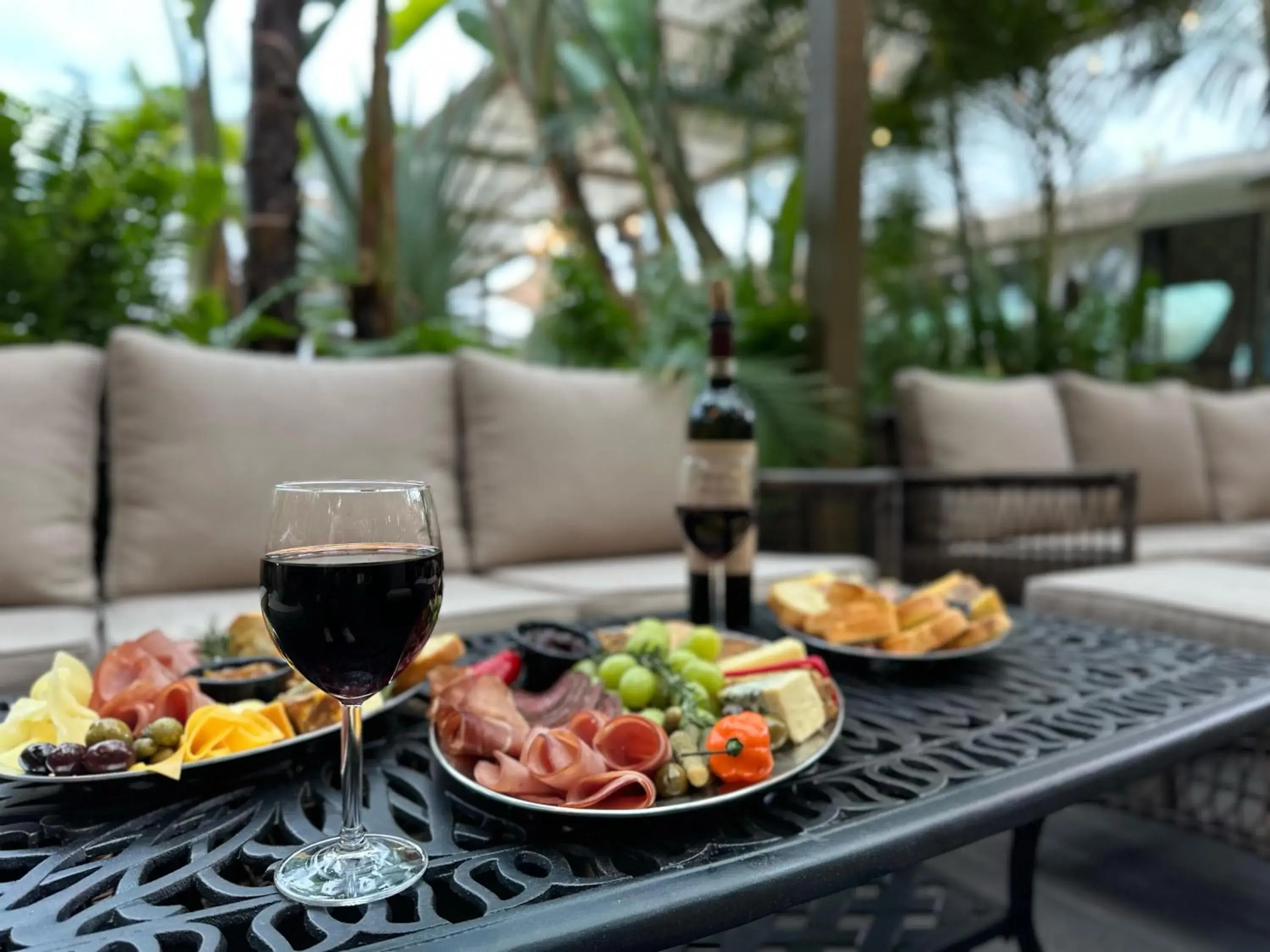 Restaurant/places to eat in Miami River Inn by Renzzi Restaurant/places to eat in Miami River Inn by Renzzi