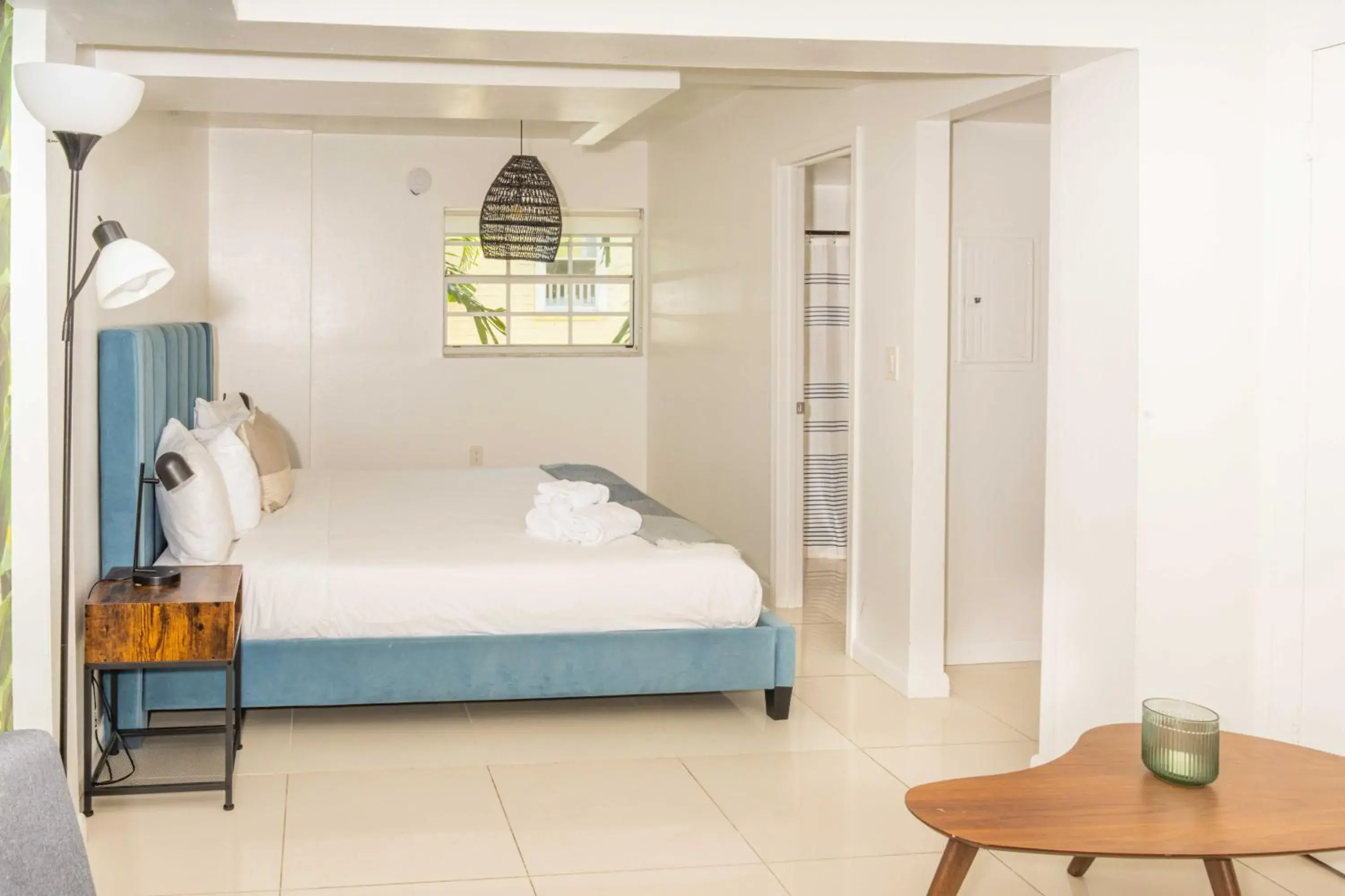 Bed in Miami River Inn by Renzzi Bed in Miami River Inn by Renzzi