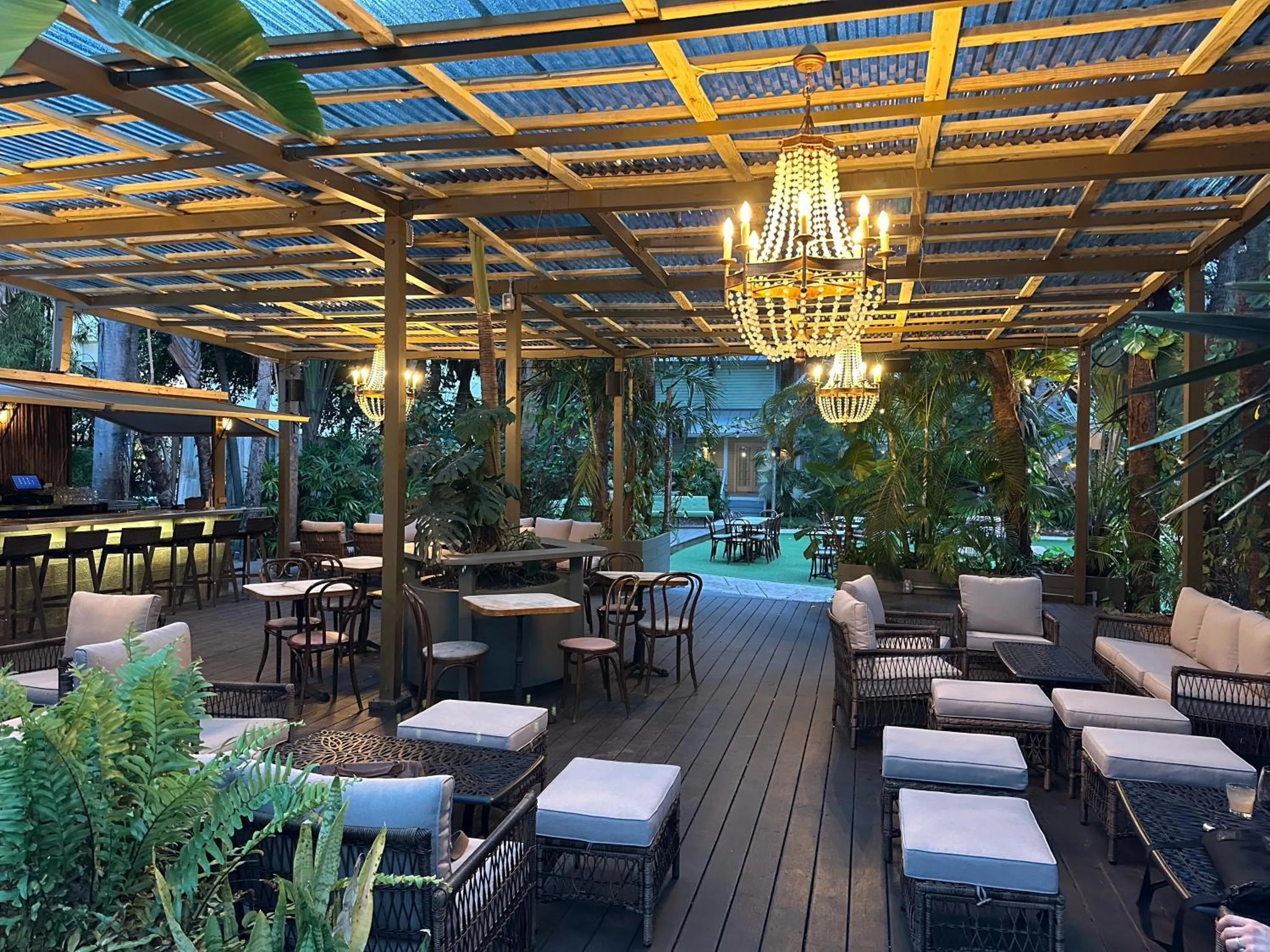 Property building in Miami River Inn by Renzzi