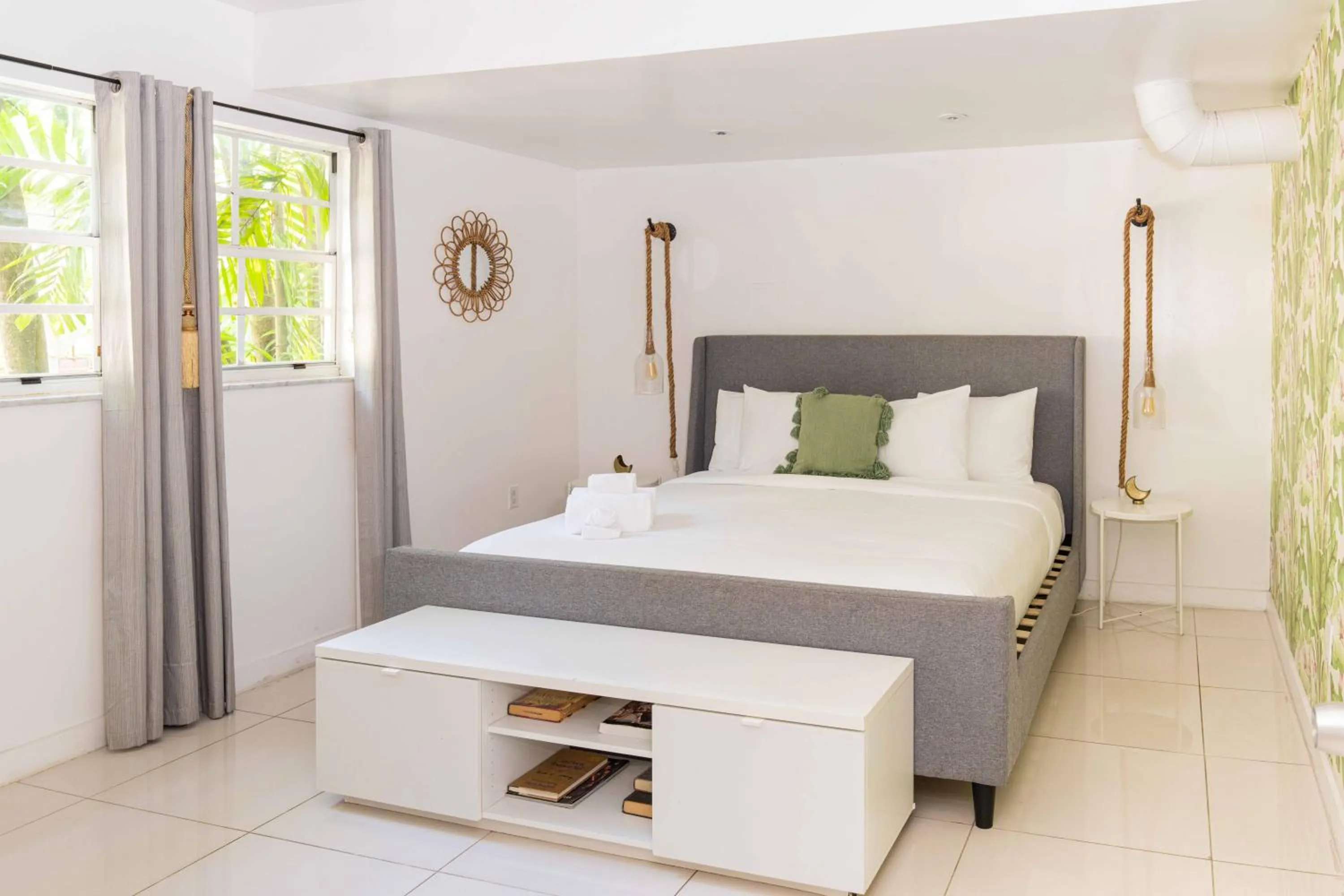 Bed in Miami River Inn by Renzzi