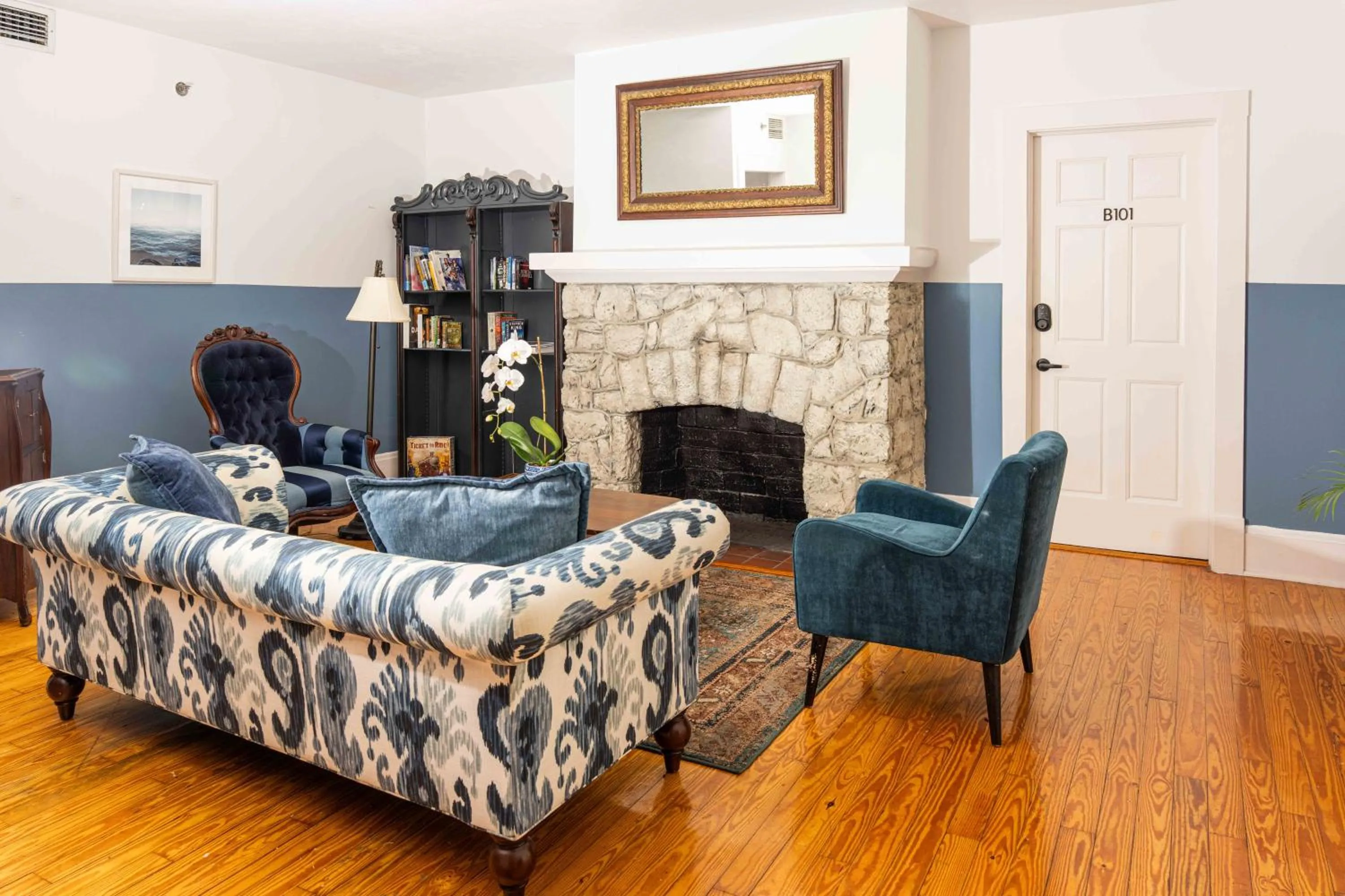 Day in Miami River Inn by Renzzi