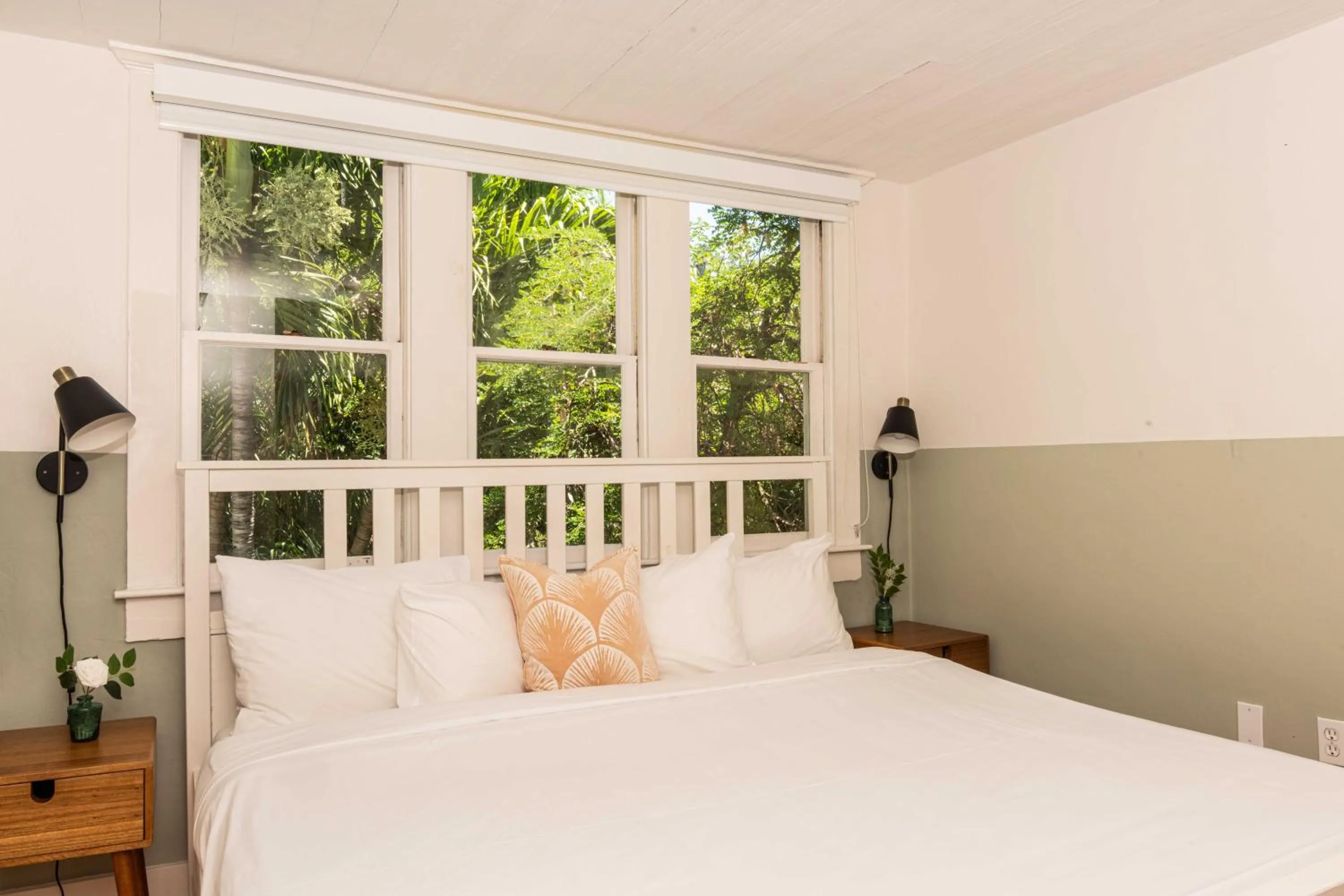 Decorative detail, Bed in Miami River Inn by Renzzi