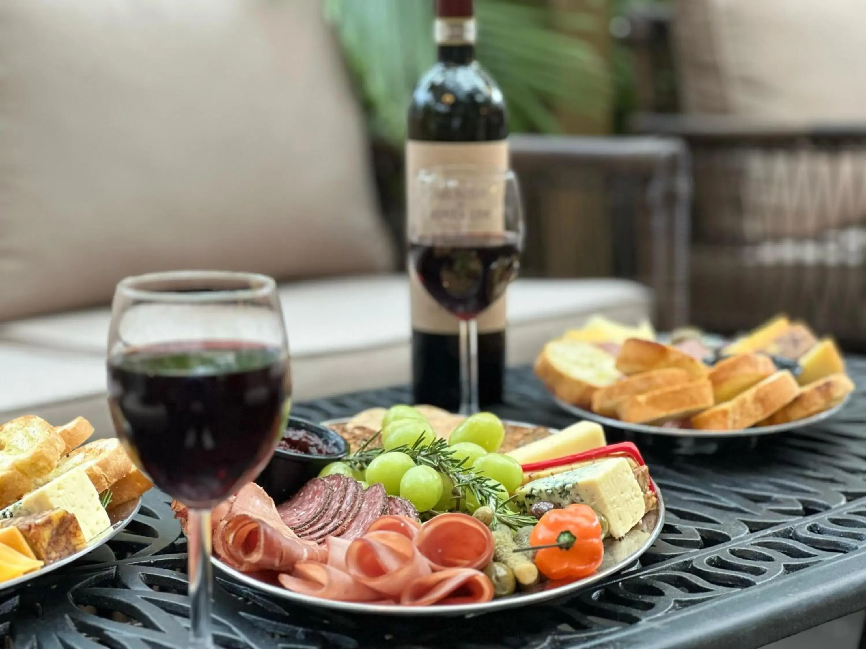 Restaurant/places to eat in Miami River Inn by Renzzi Restaurant/places to eat in Miami River Inn by Renzzi