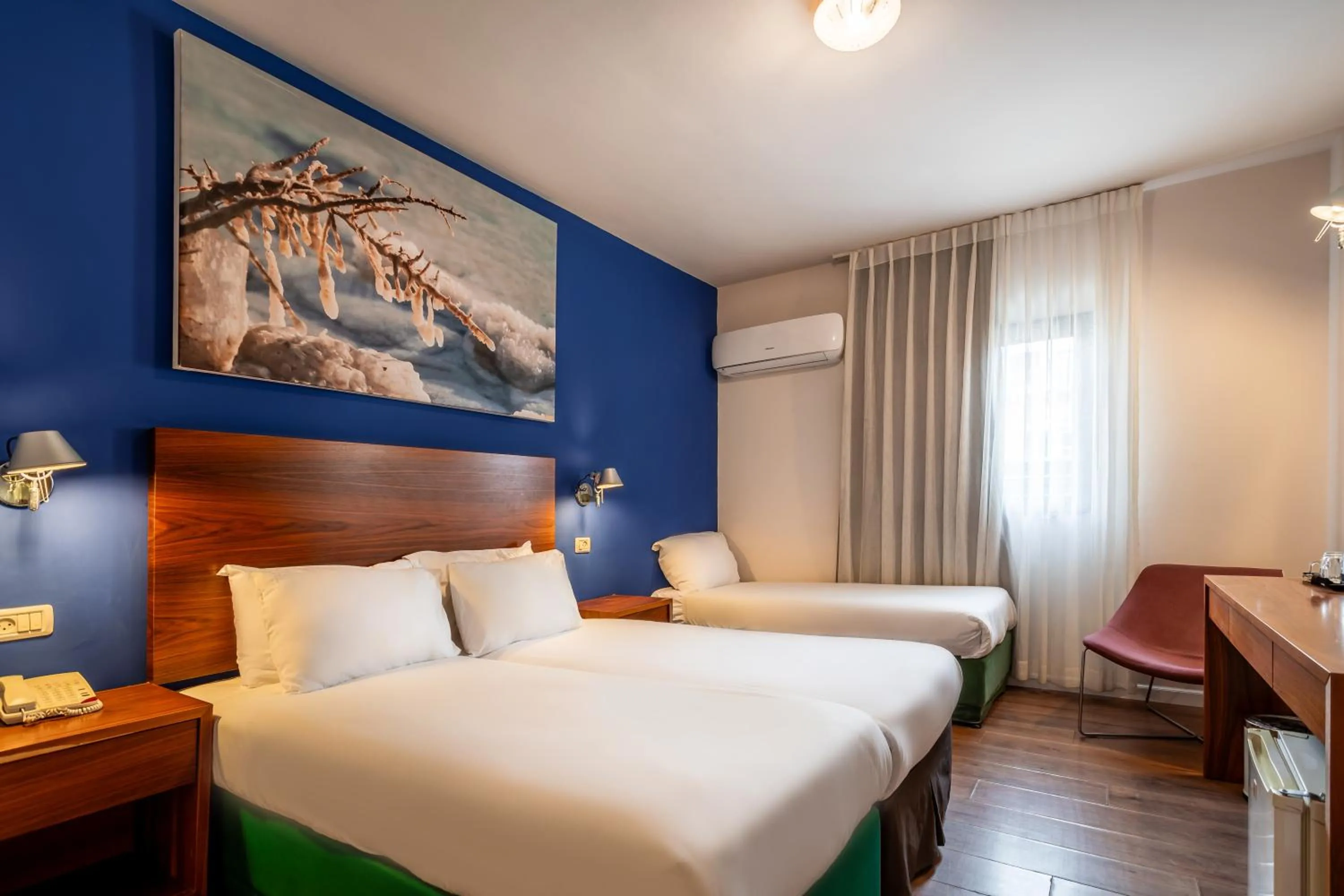 Photo of the whole room, Bed in Jacob Tiberias