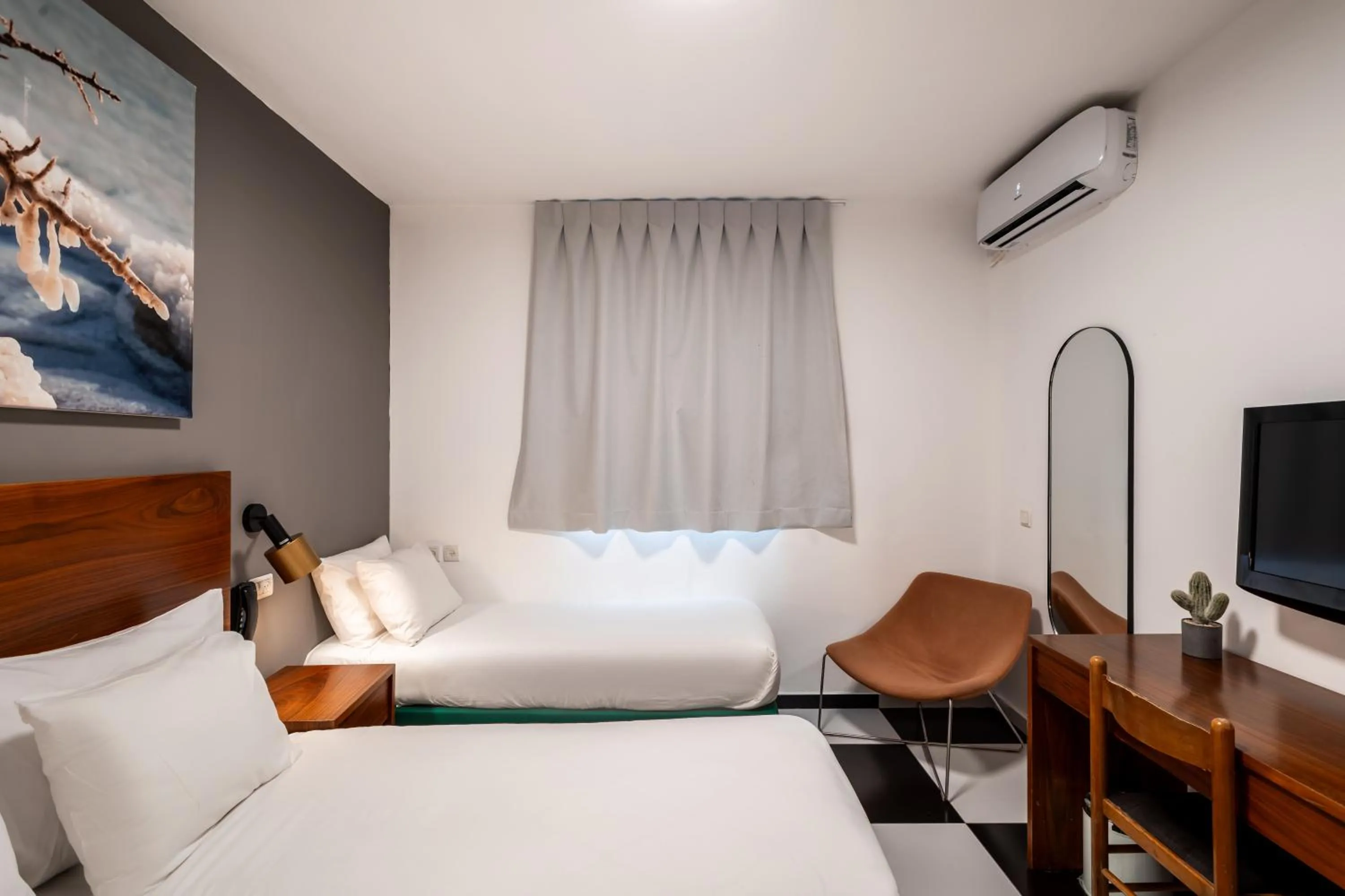 Photo of the whole room, Bed in Jacob Tiberias